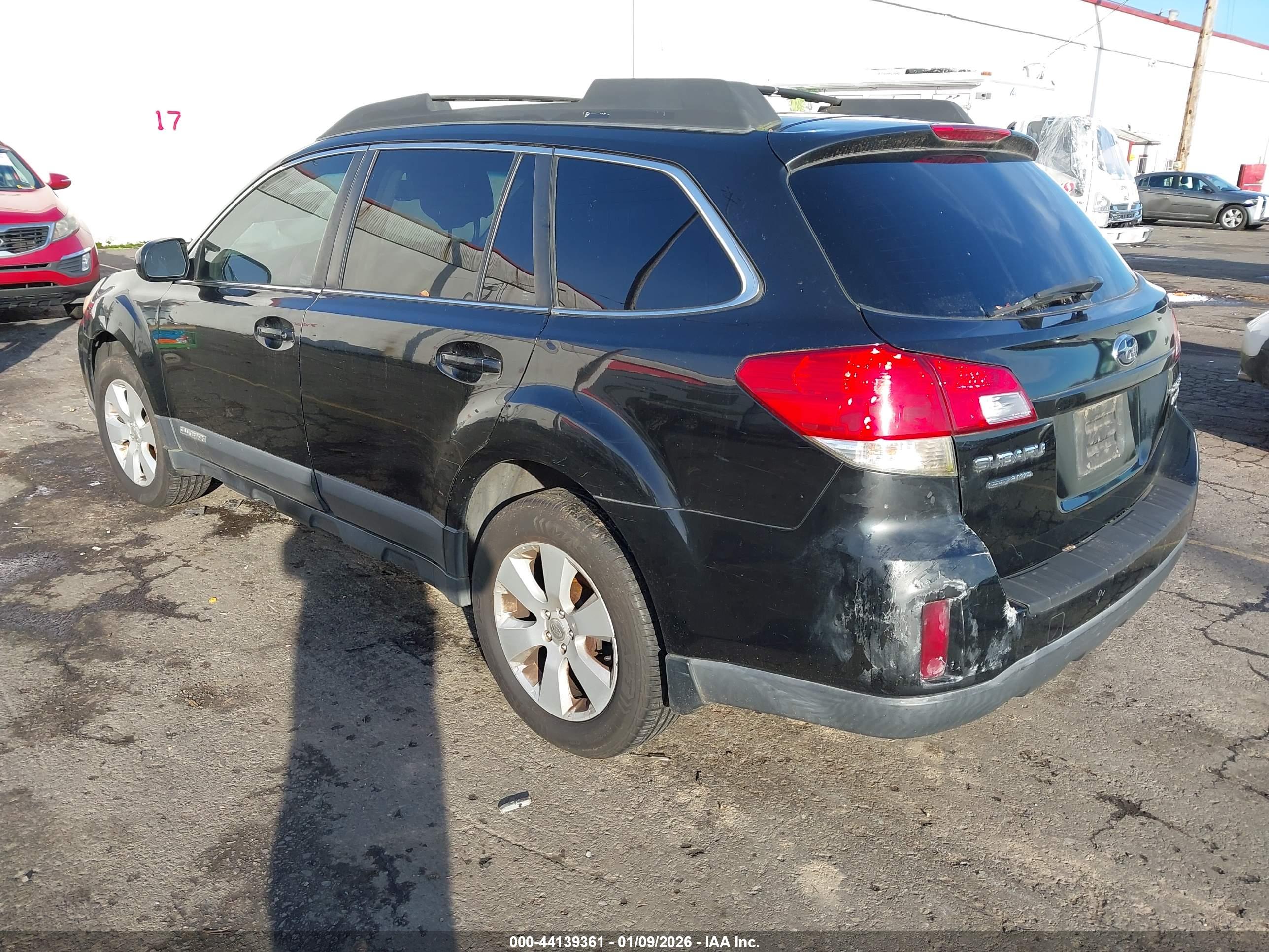 SUBARU OUTBACK image 3