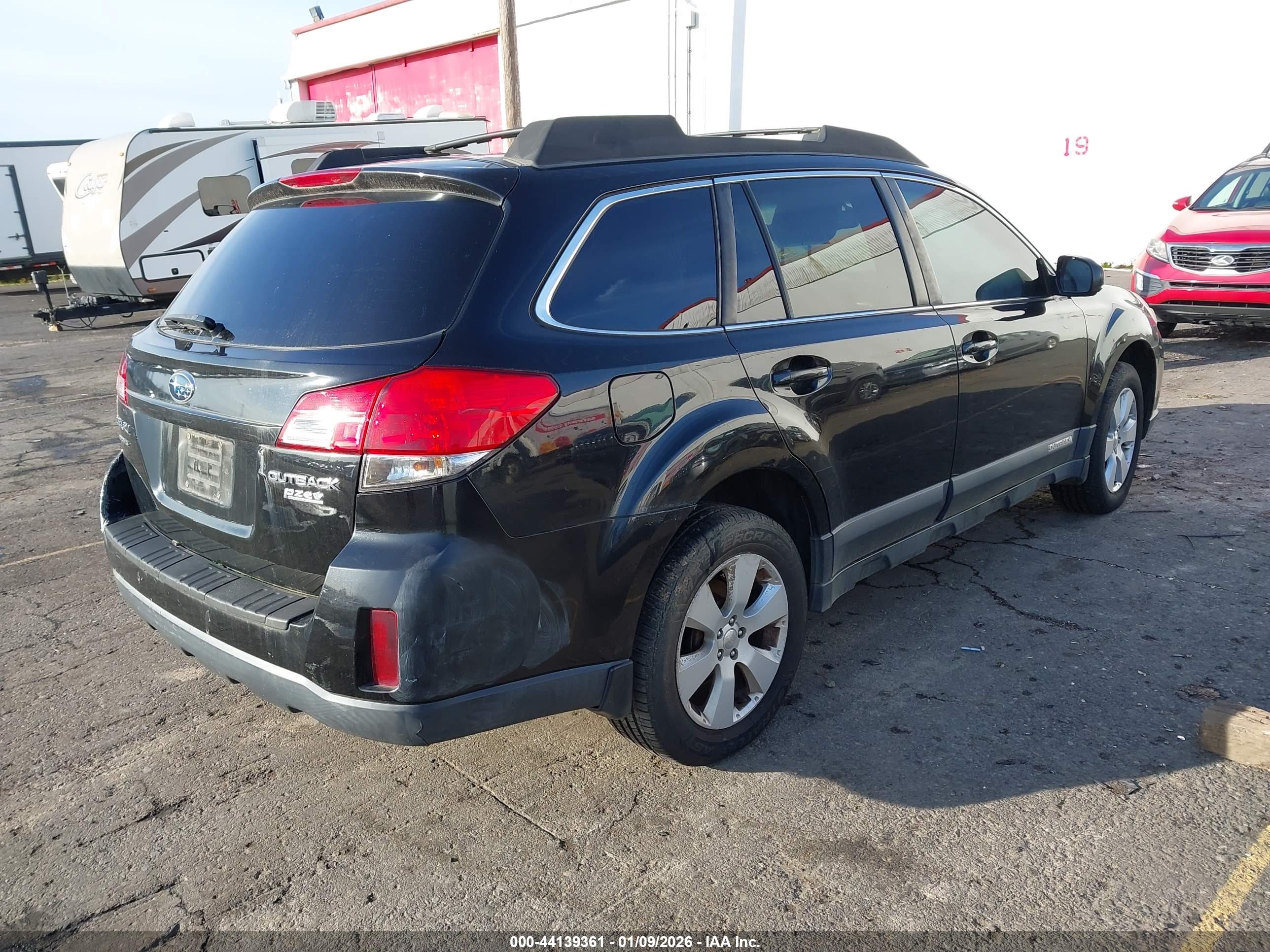 SUBARU OUTBACK image 4