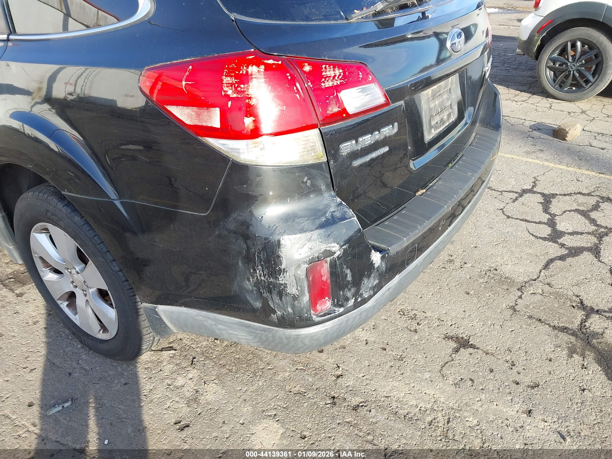 SUBARU OUTBACK image 6
