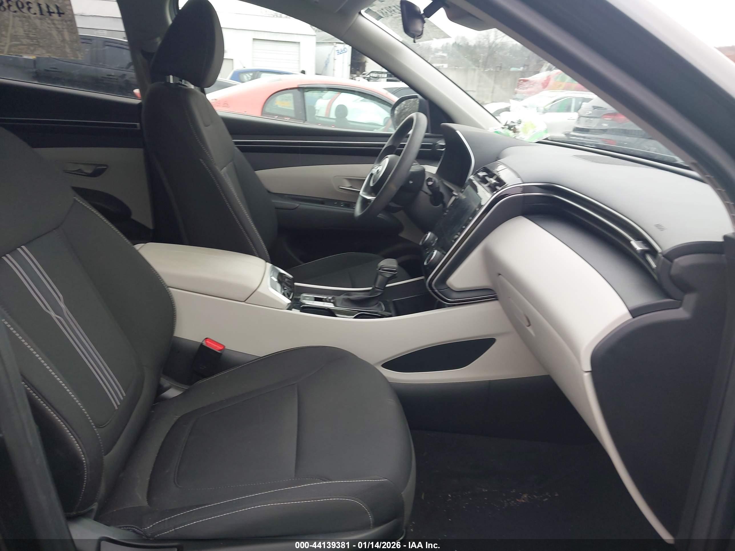 HYUNDAI TUCSON image 5