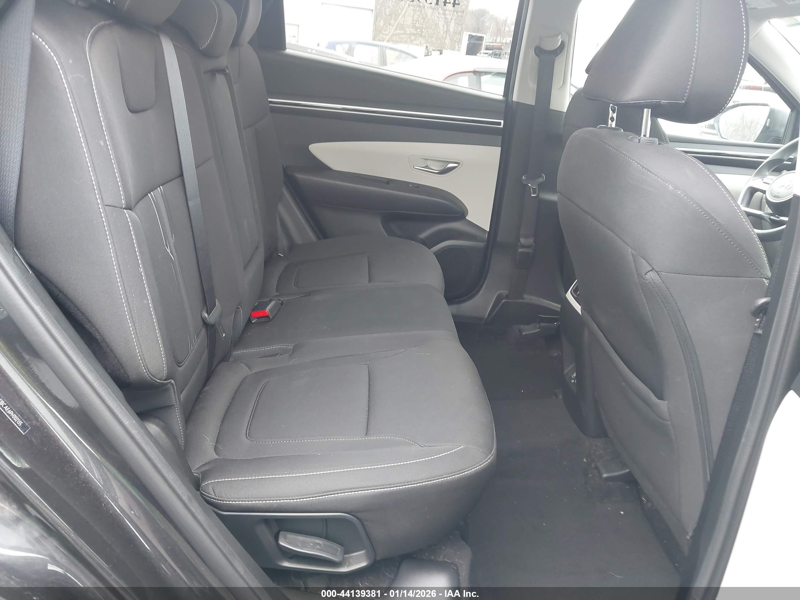 HYUNDAI TUCSON image 8