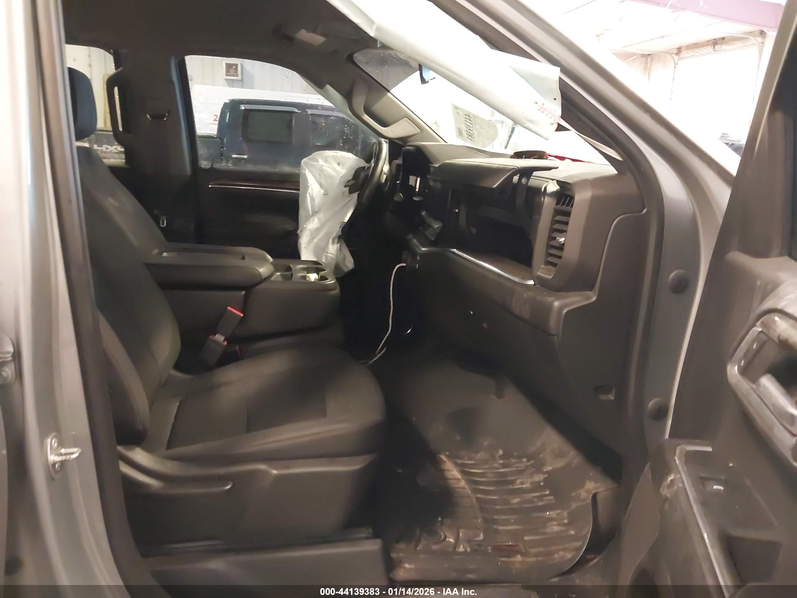 CHEVROLET SILVERADO image 5