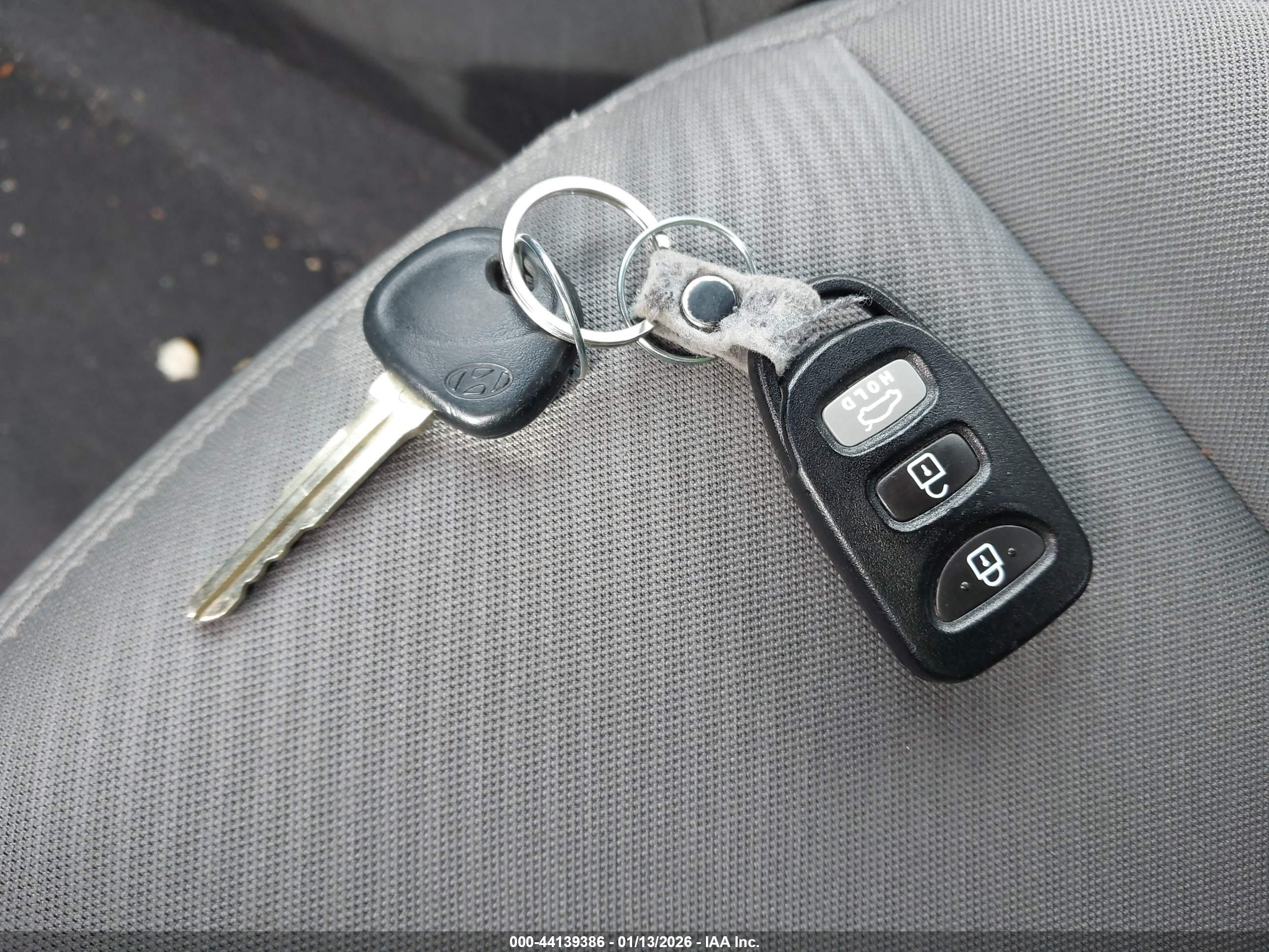 HYUNDAI ELANTRA image 11
