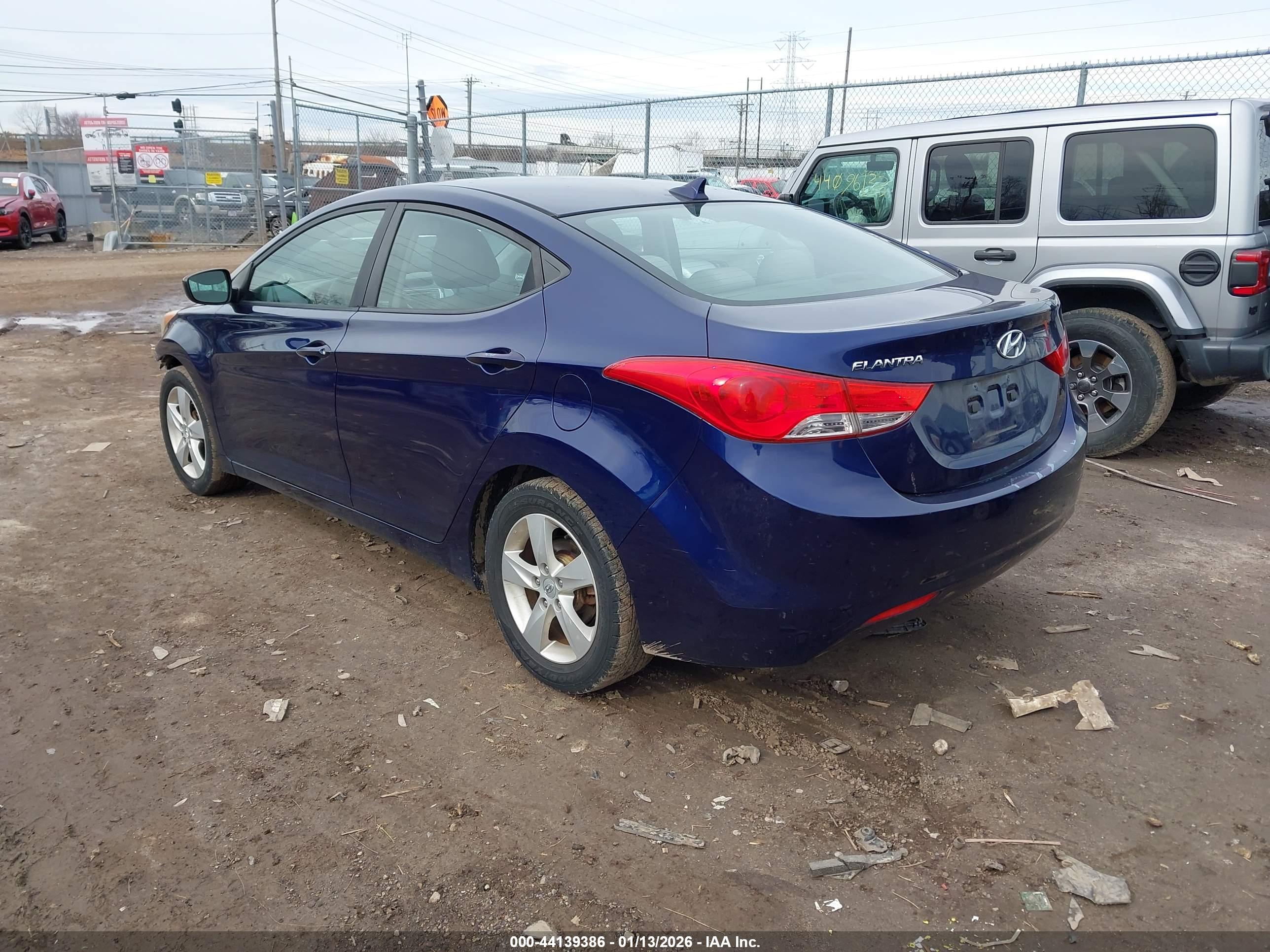 HYUNDAI ELANTRA image 3