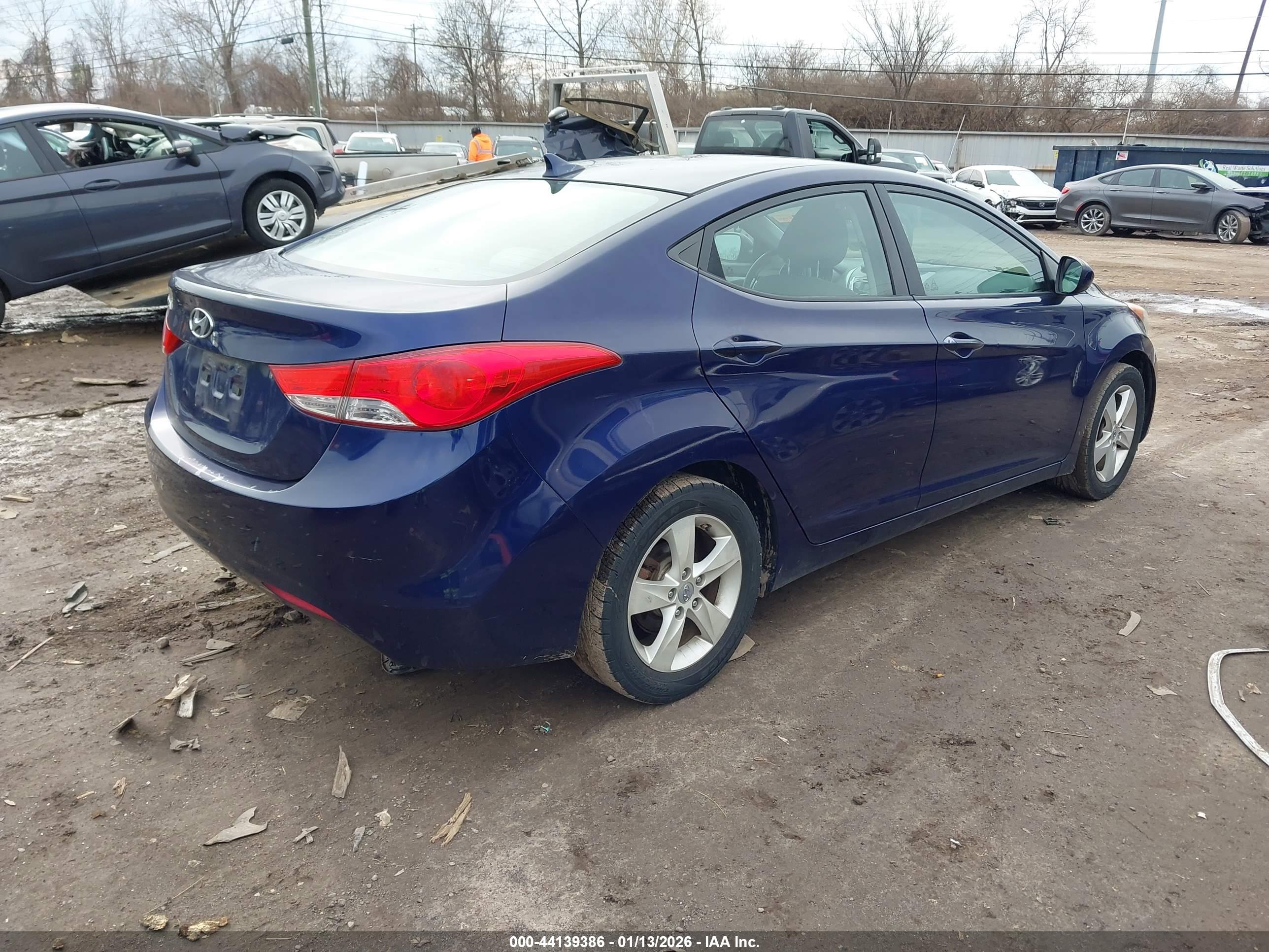 HYUNDAI ELANTRA image 4