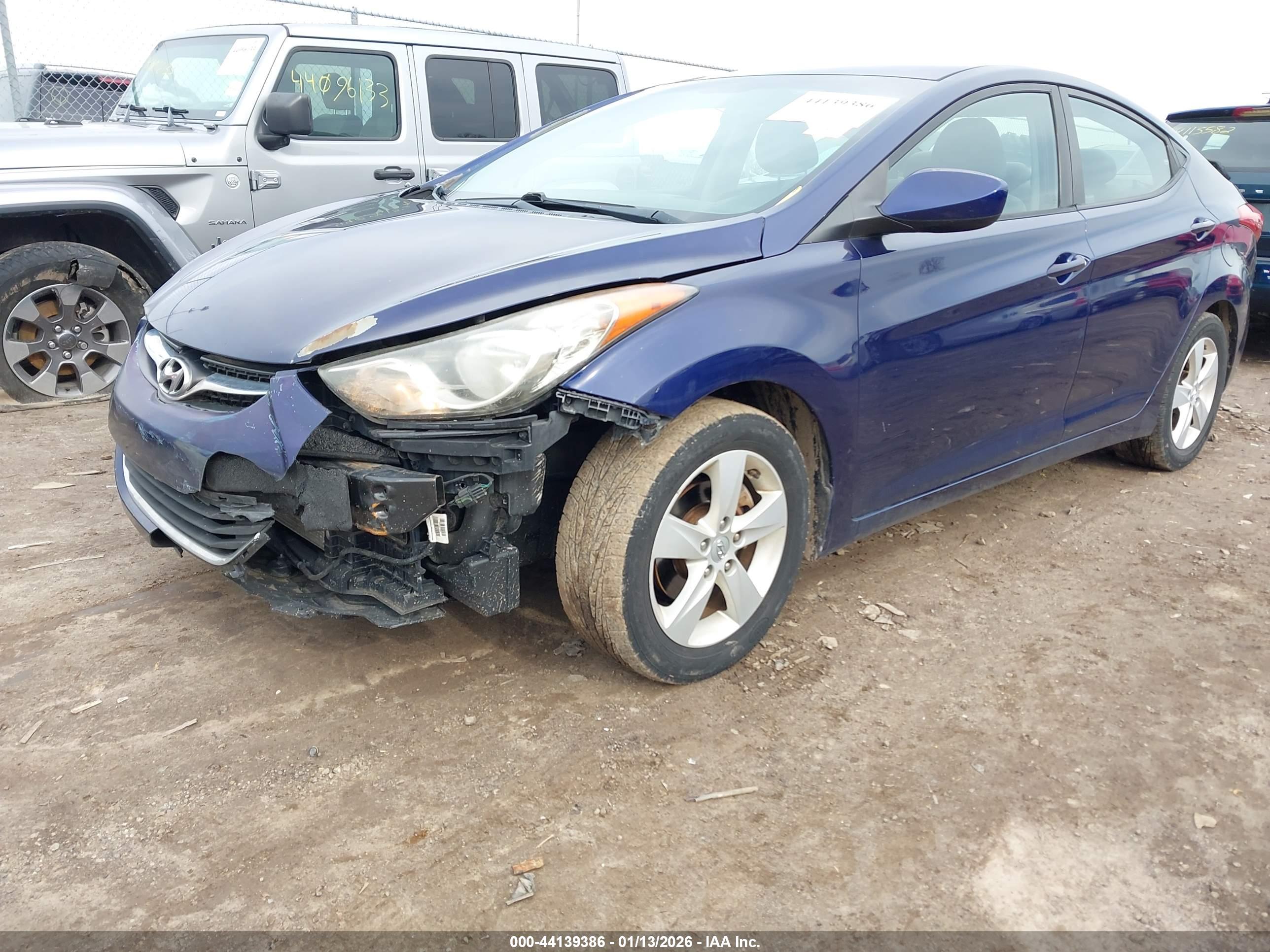 HYUNDAI ELANTRA image 6