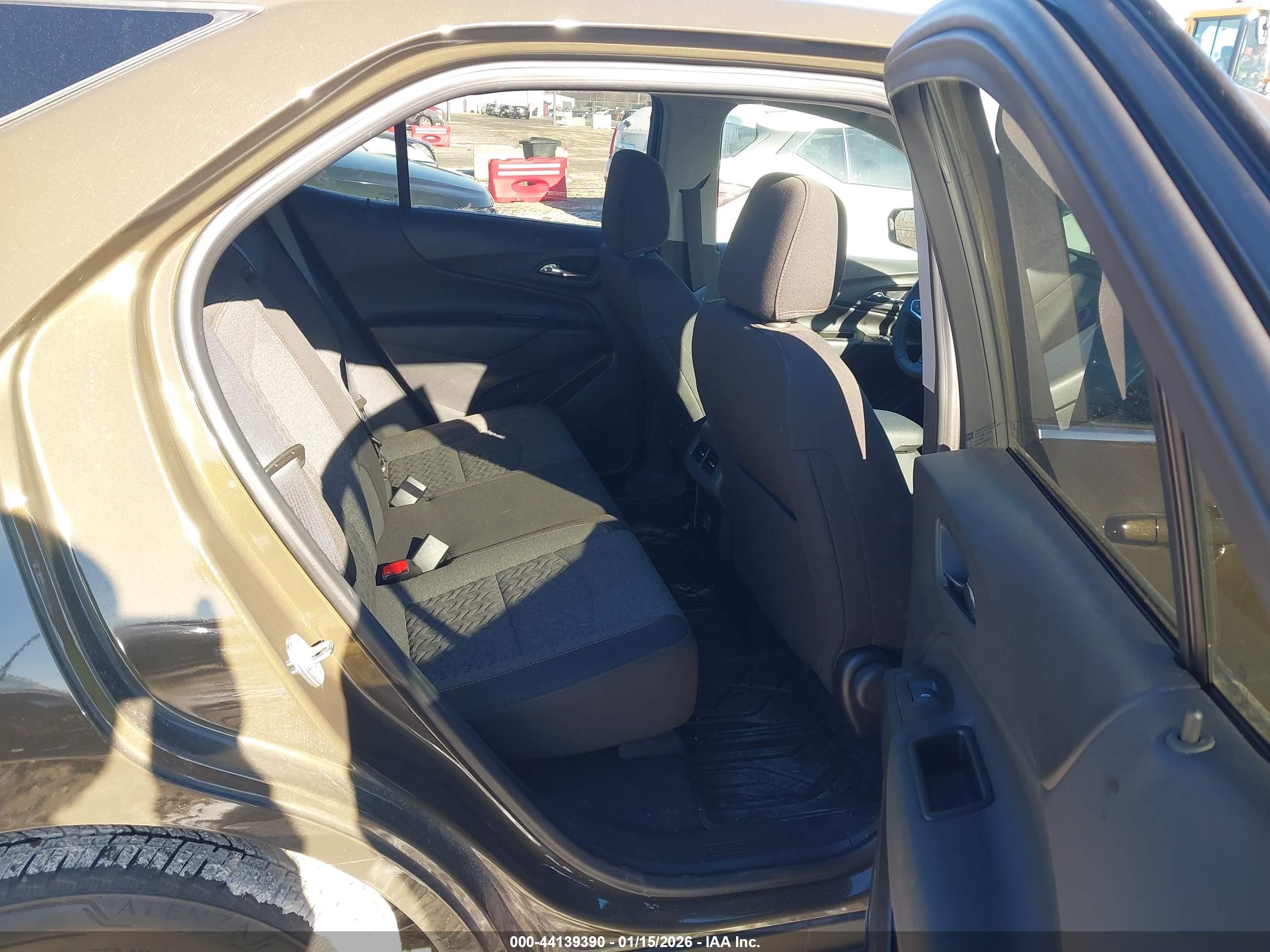 CHEVROLET EQUINOX image 8