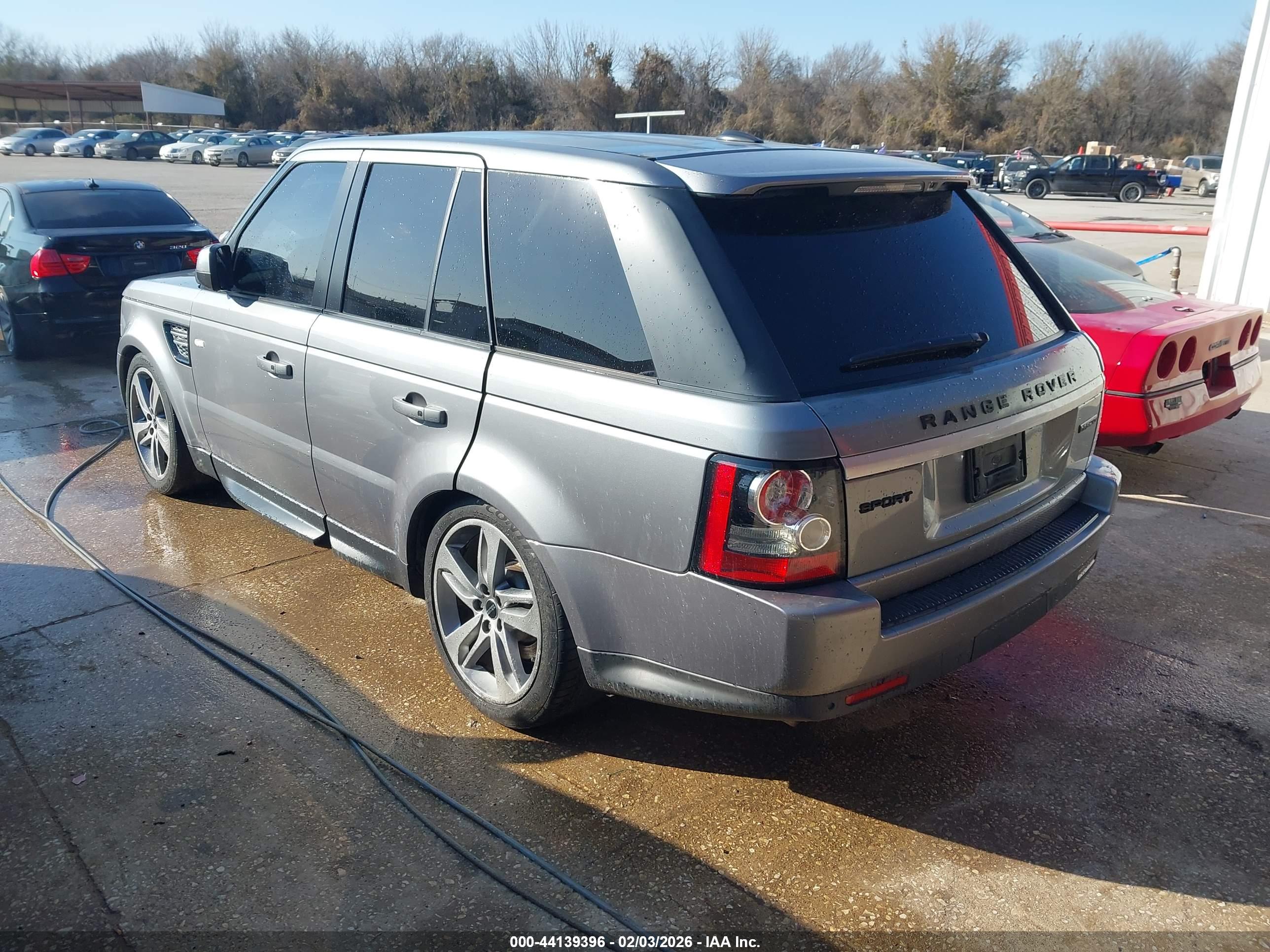 LAND ROVER image 3