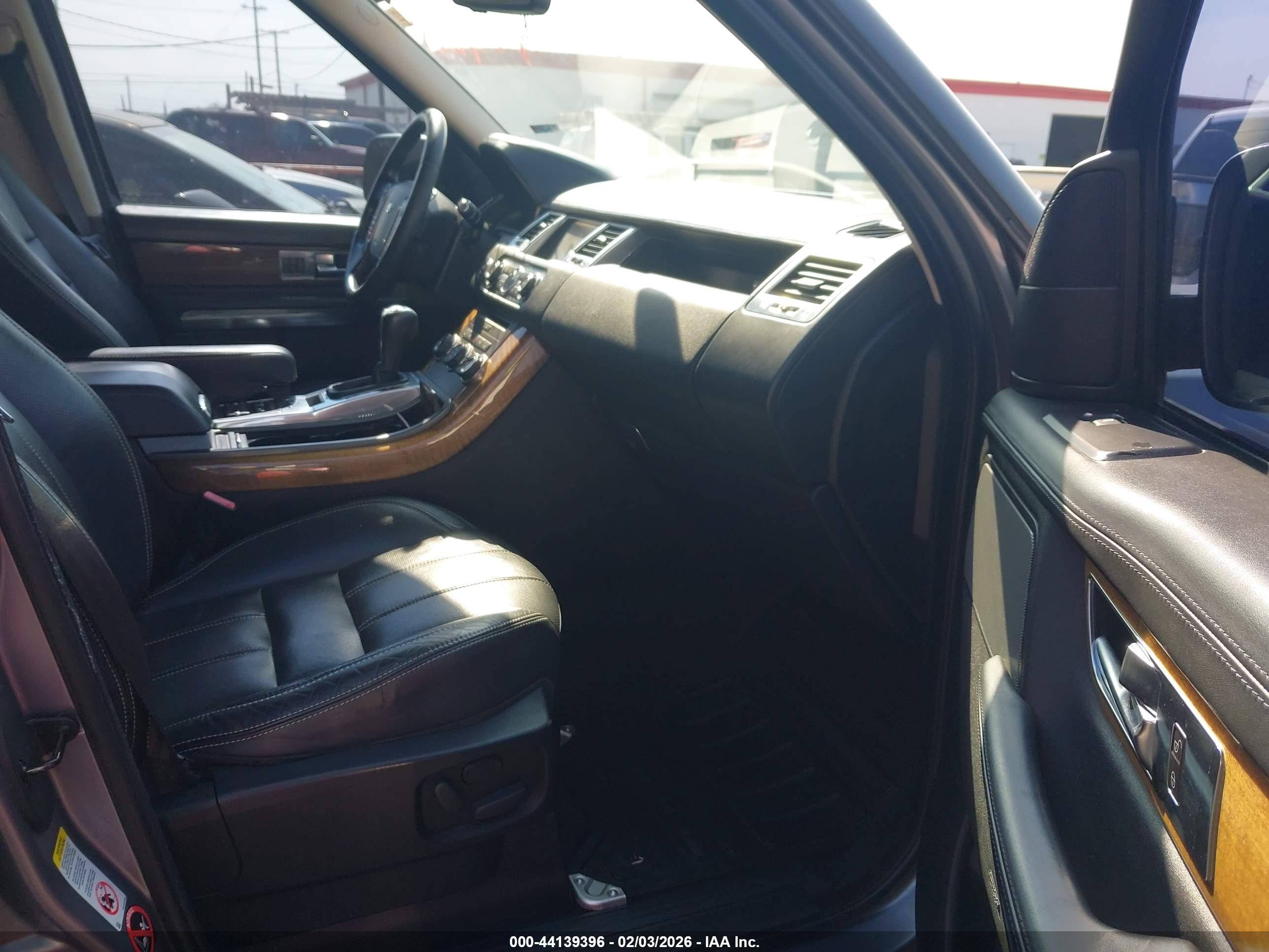 LAND ROVER image 5