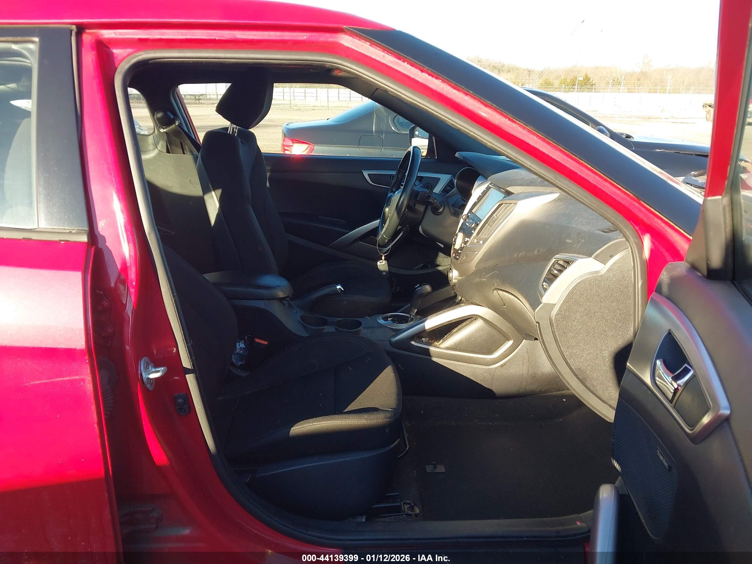HYUNDAI VELOSTER image 5