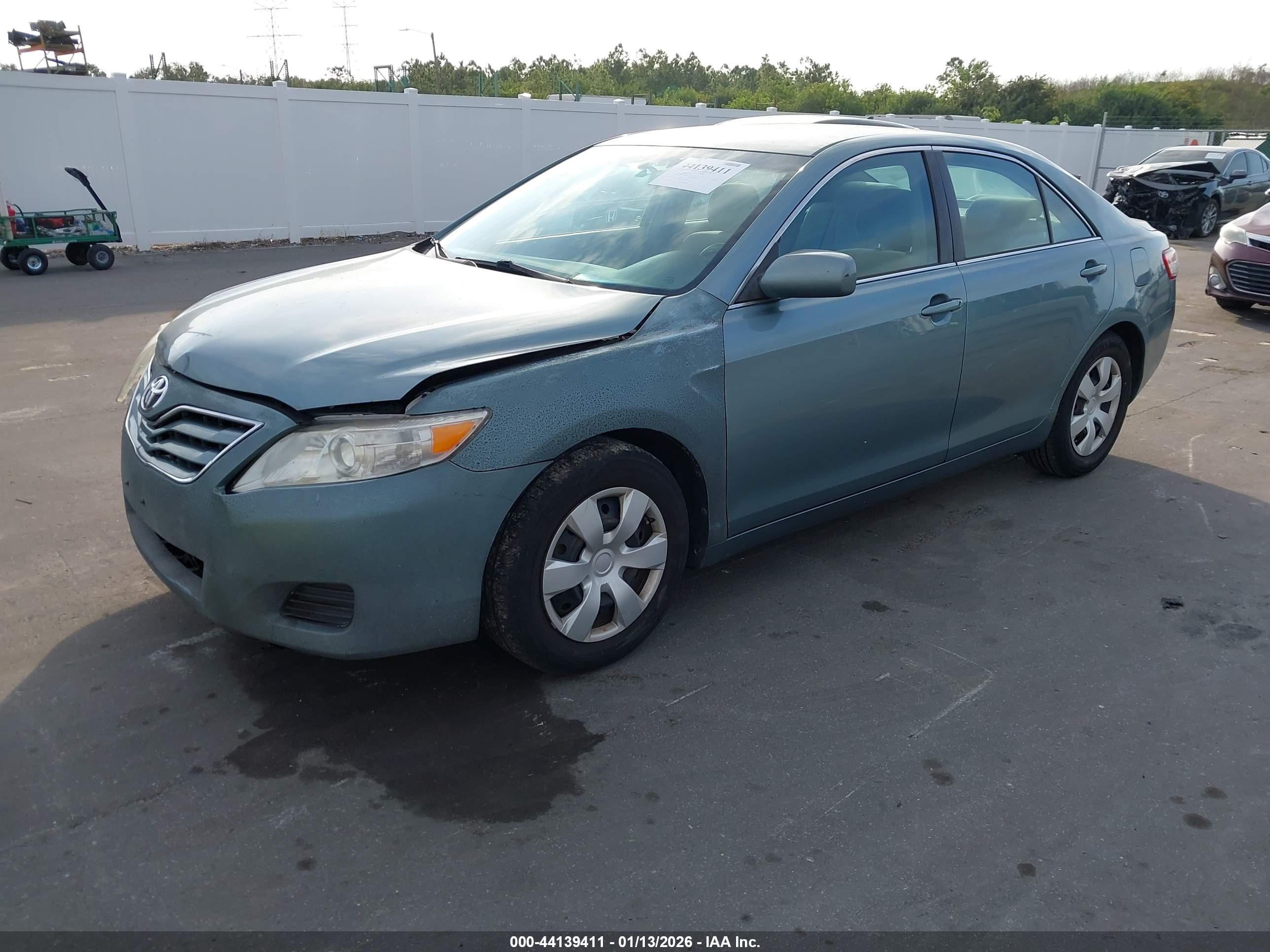 TOYOTA CAMRY image 2