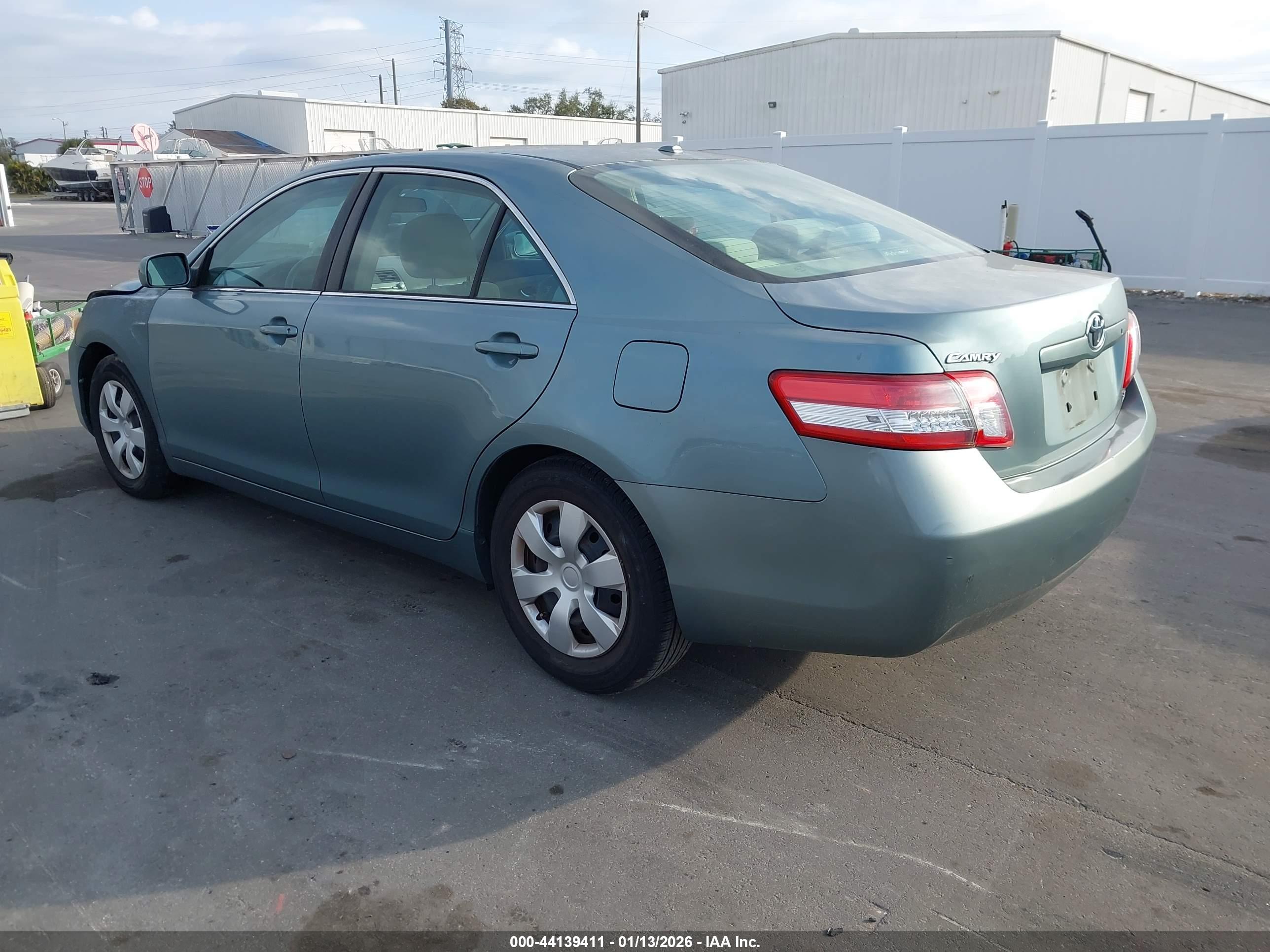 TOYOTA CAMRY image 3