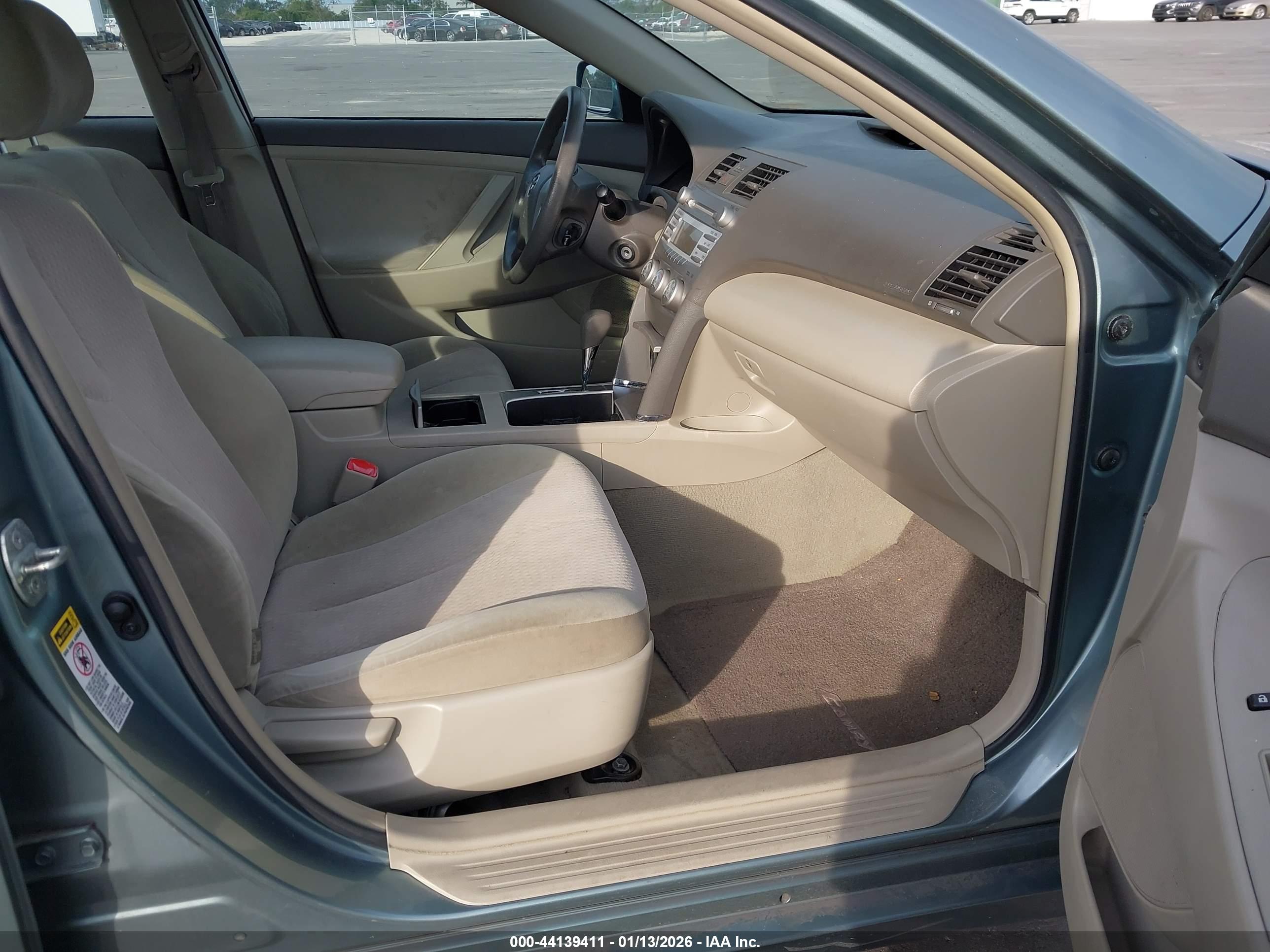 TOYOTA CAMRY image 5