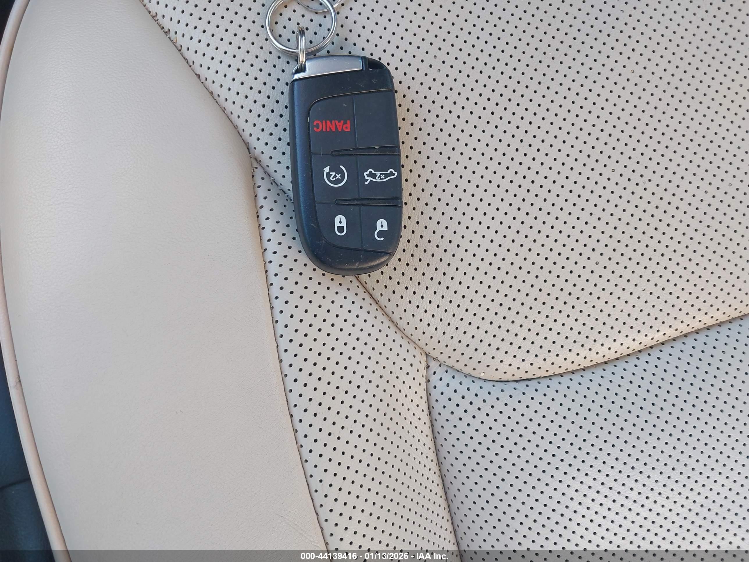 CHRYSLER 300 image 11