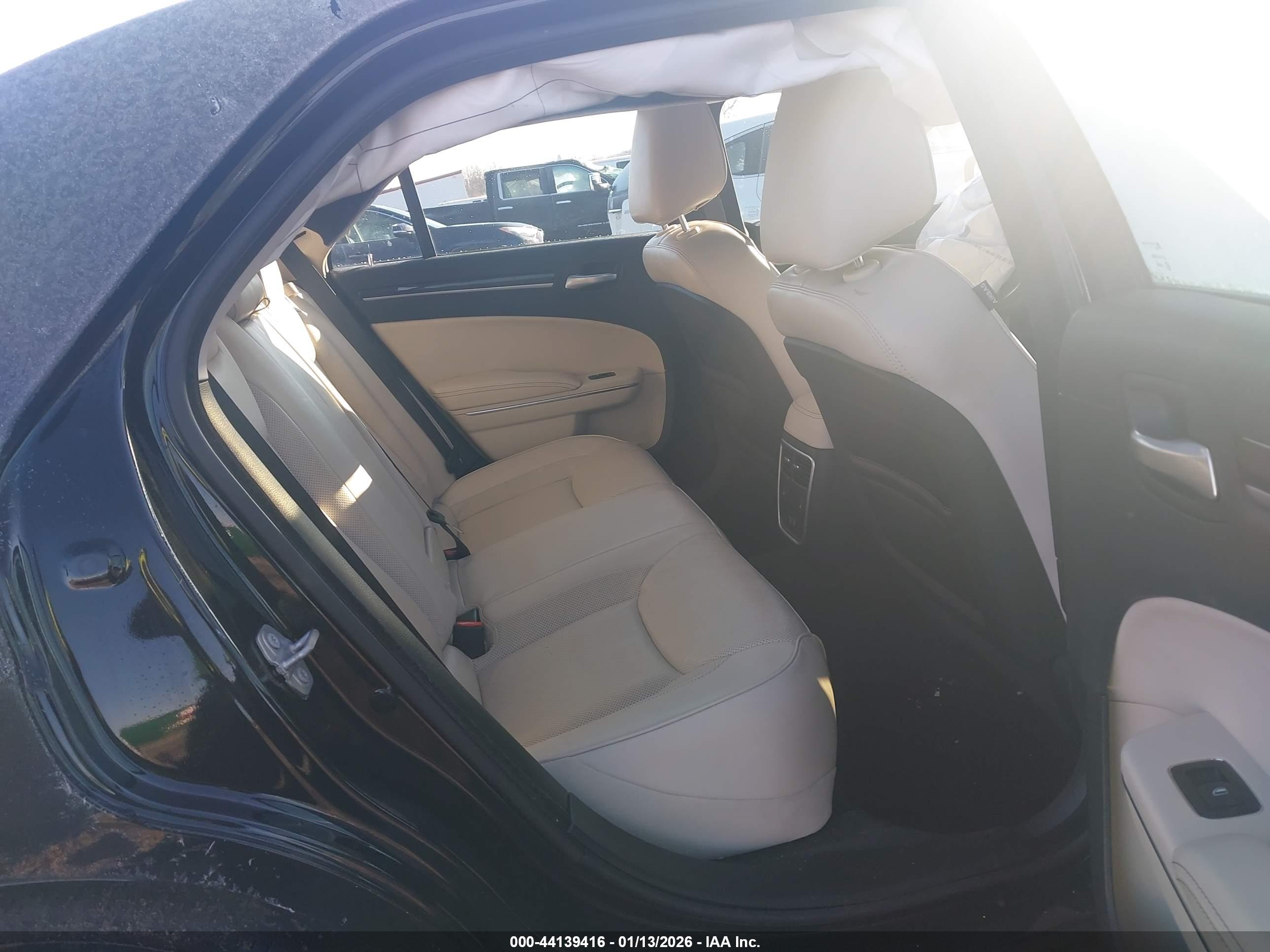 CHRYSLER 300 image 8