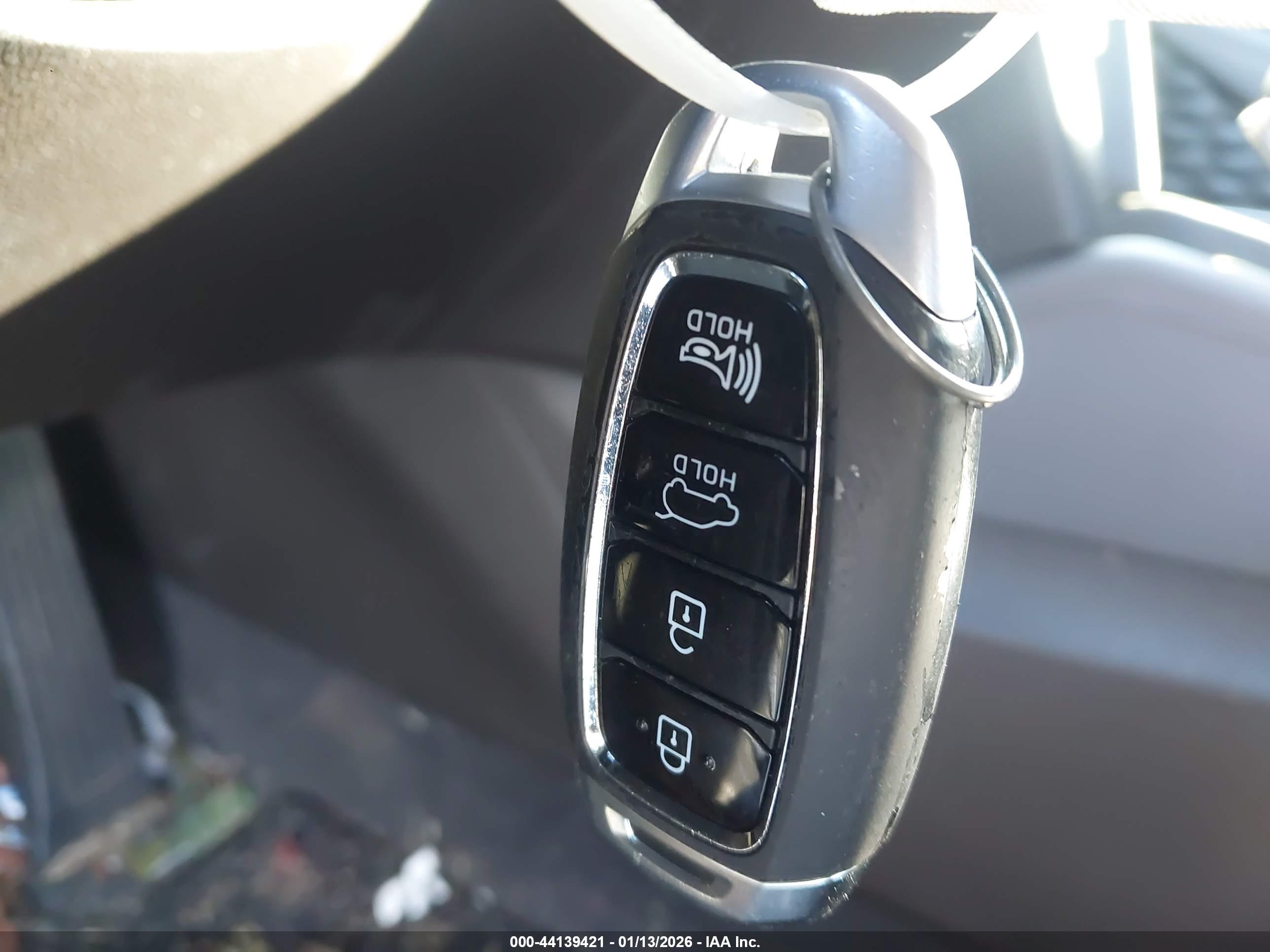 HYUNDAI SANTA image 11