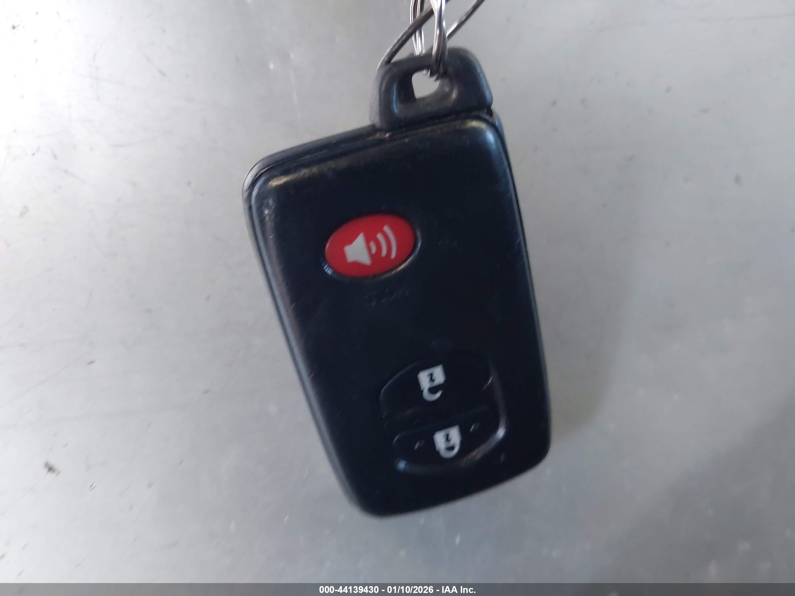 TOYOTA PRIUS image 11