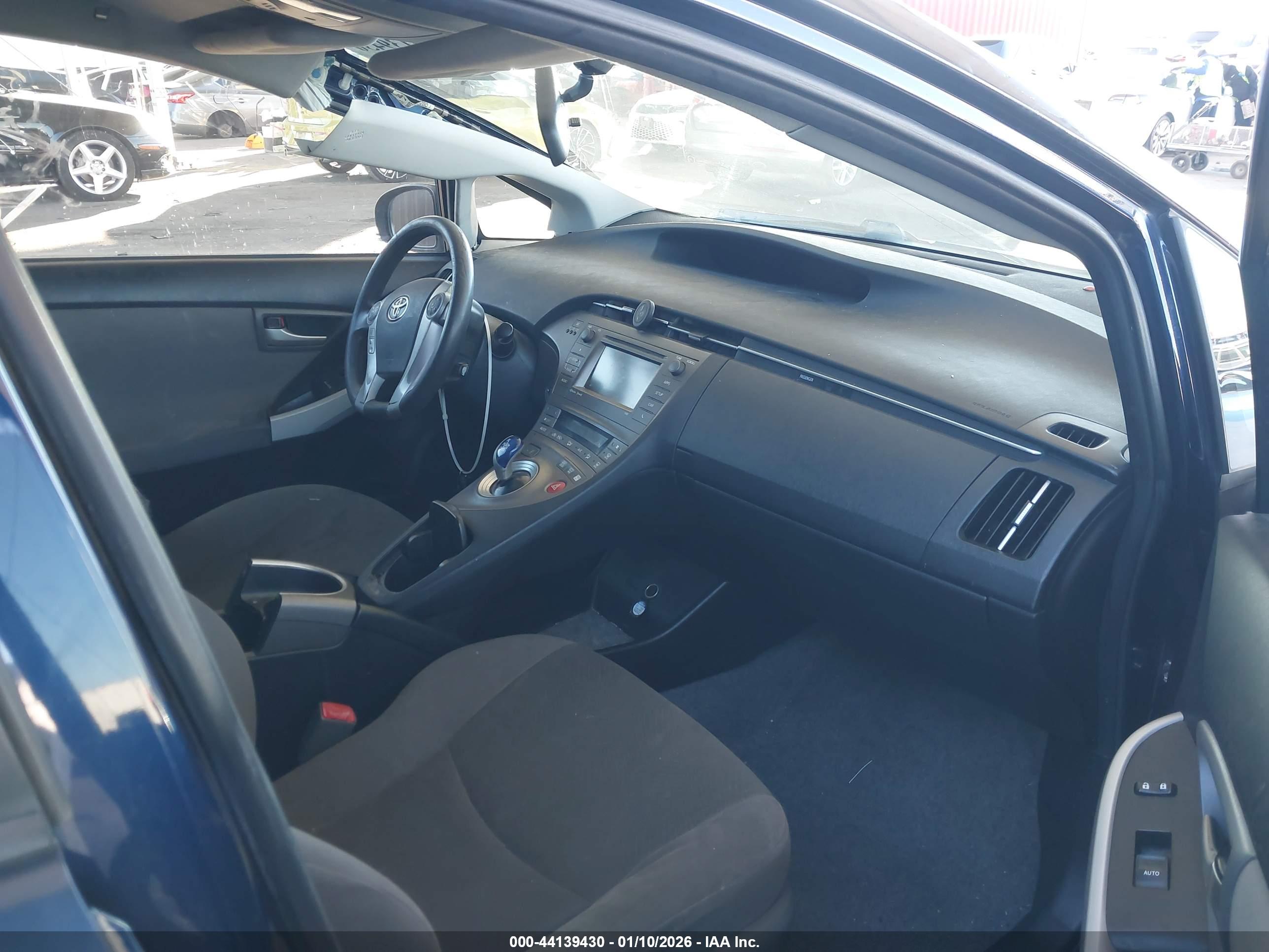TOYOTA PRIUS image 5