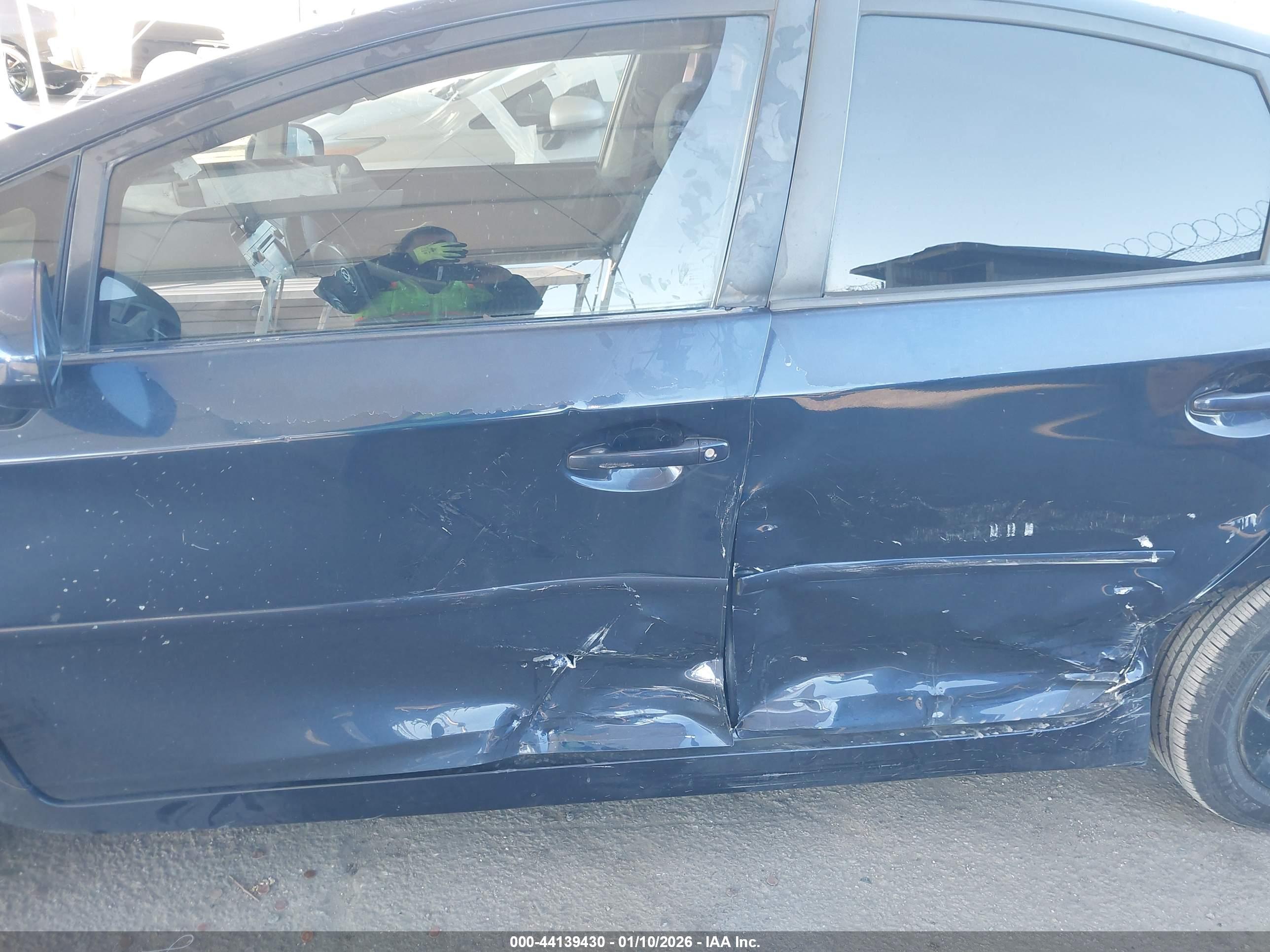 TOYOTA PRIUS image 6
