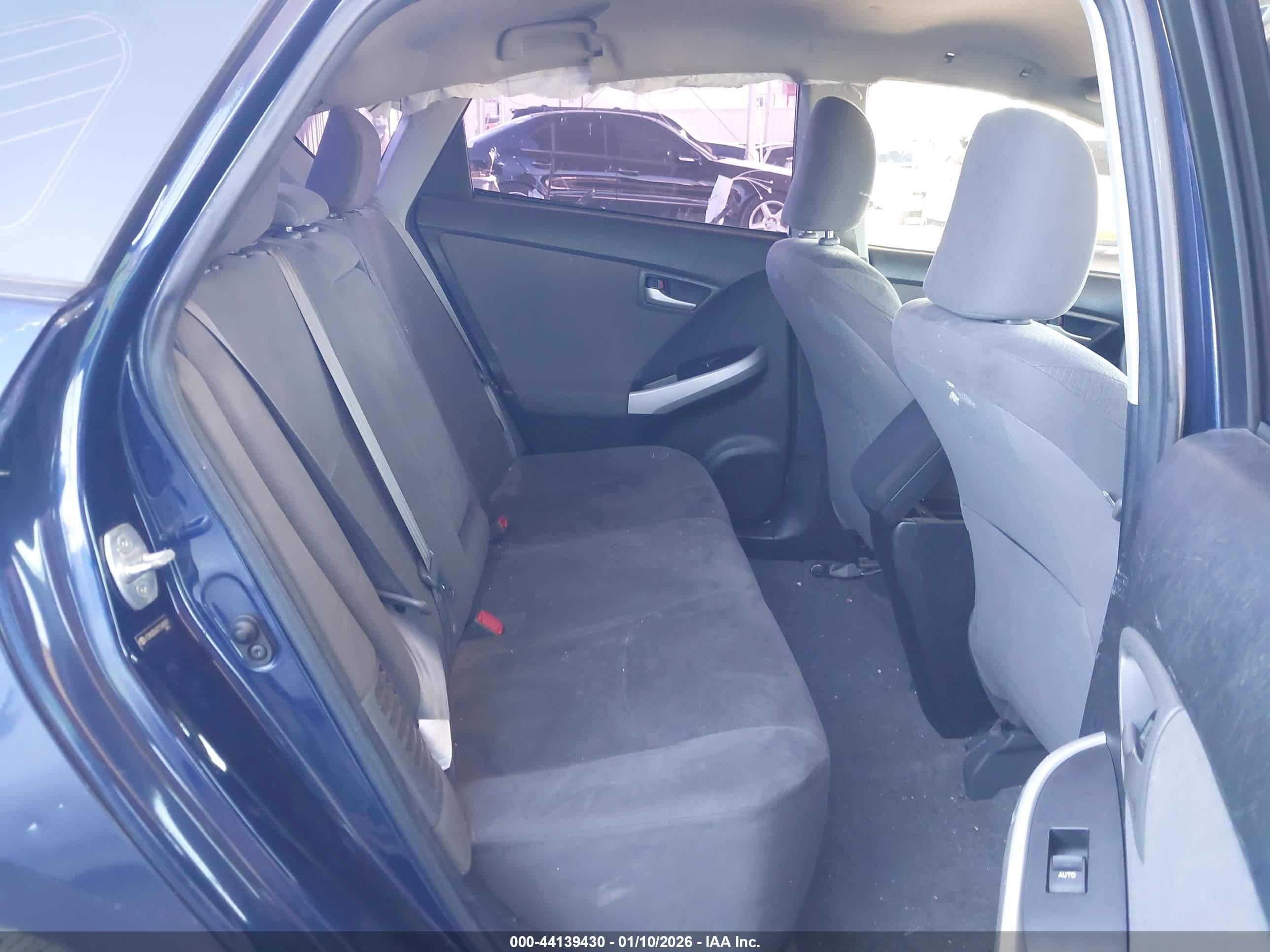 TOYOTA PRIUS image 8