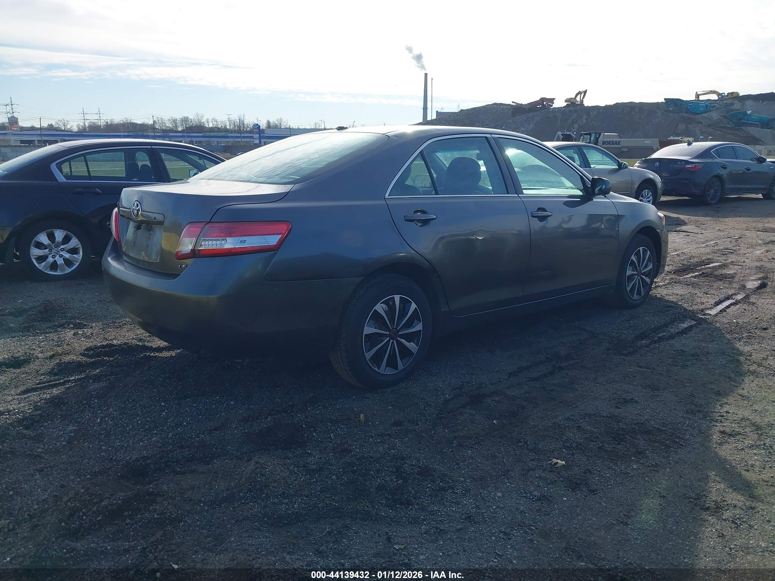TOYOTA CAMRY image 4