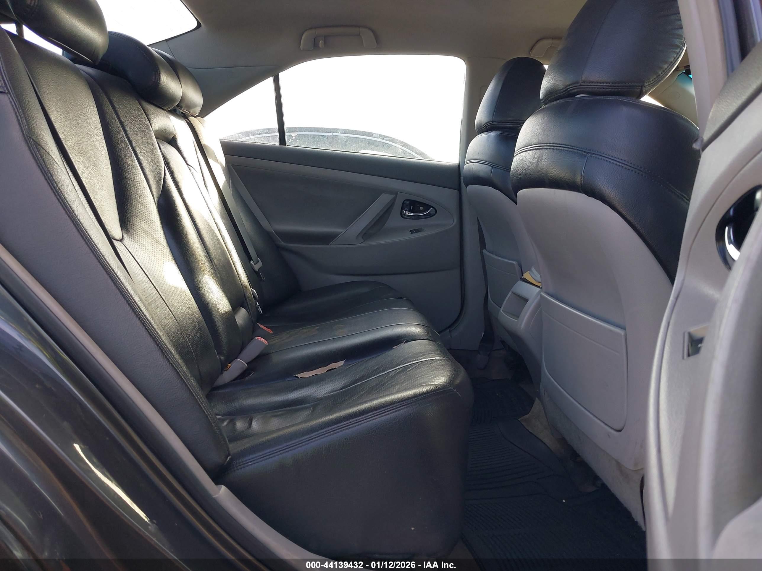 TOYOTA CAMRY image 8