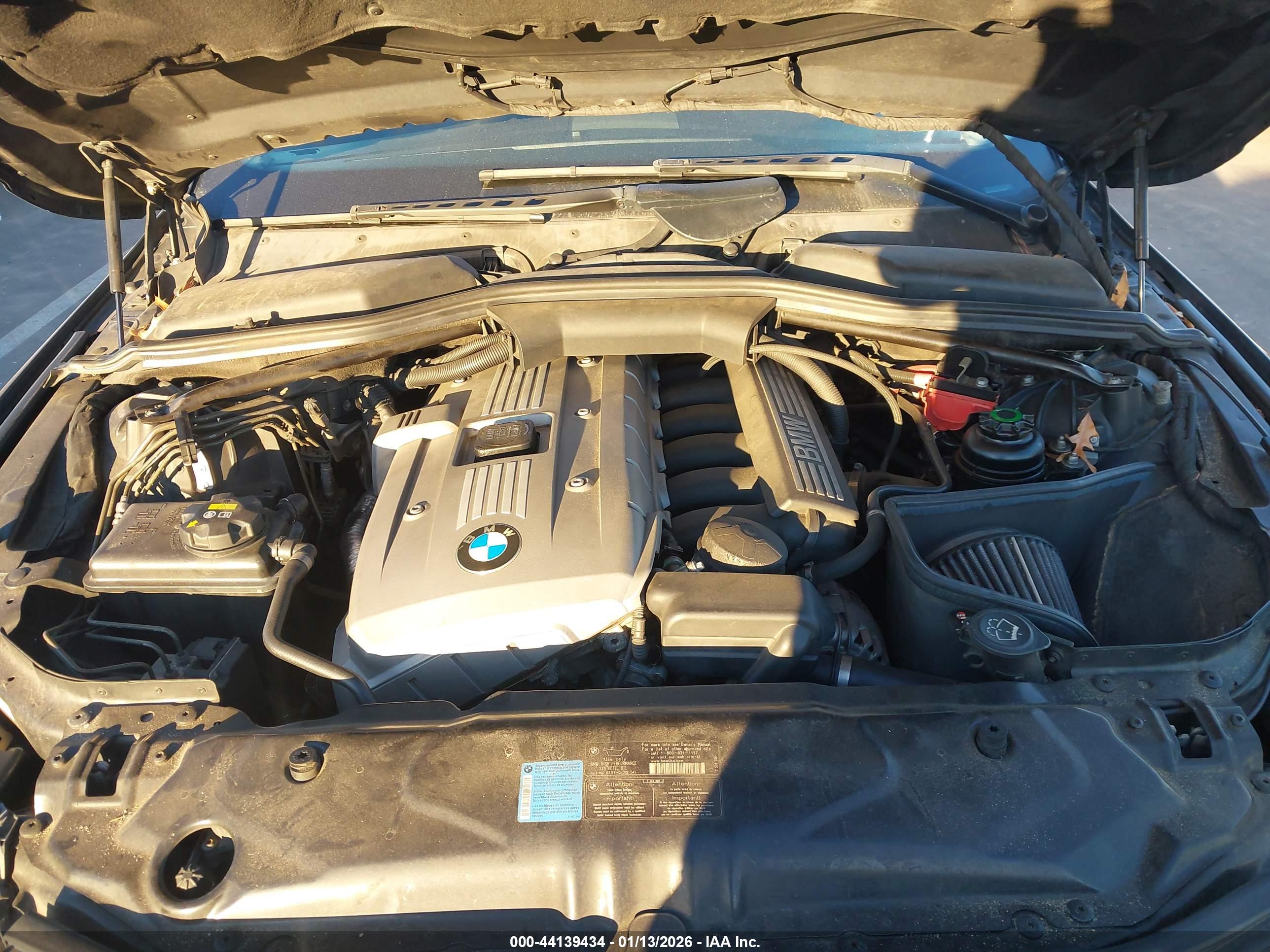 BMW 525XI image 10