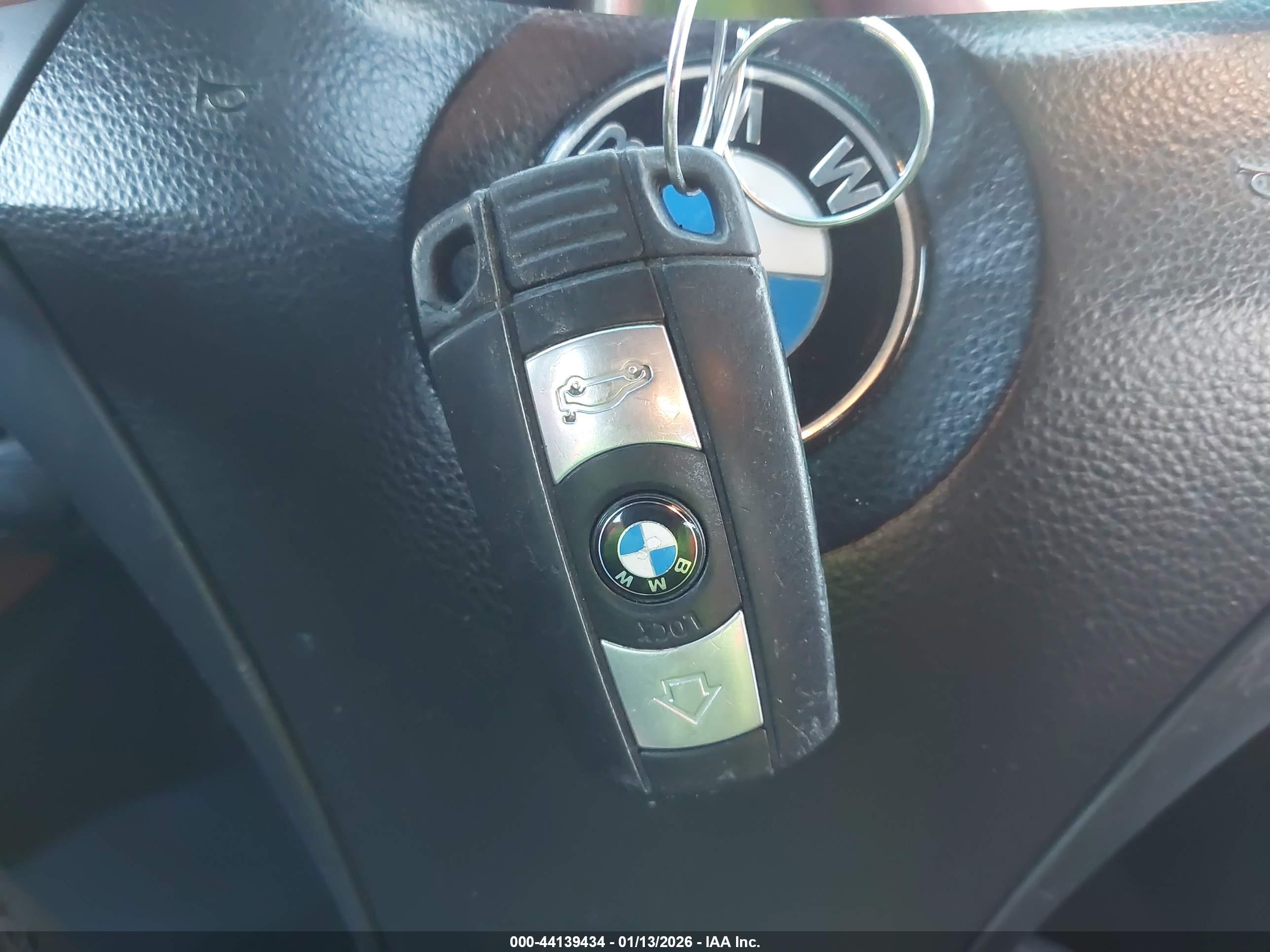 BMW 525XI image 11