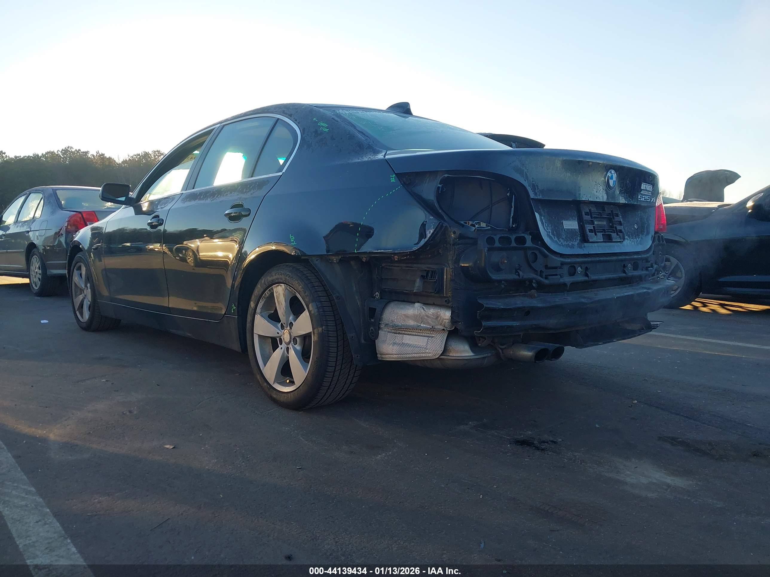 BMW 525XI image 3