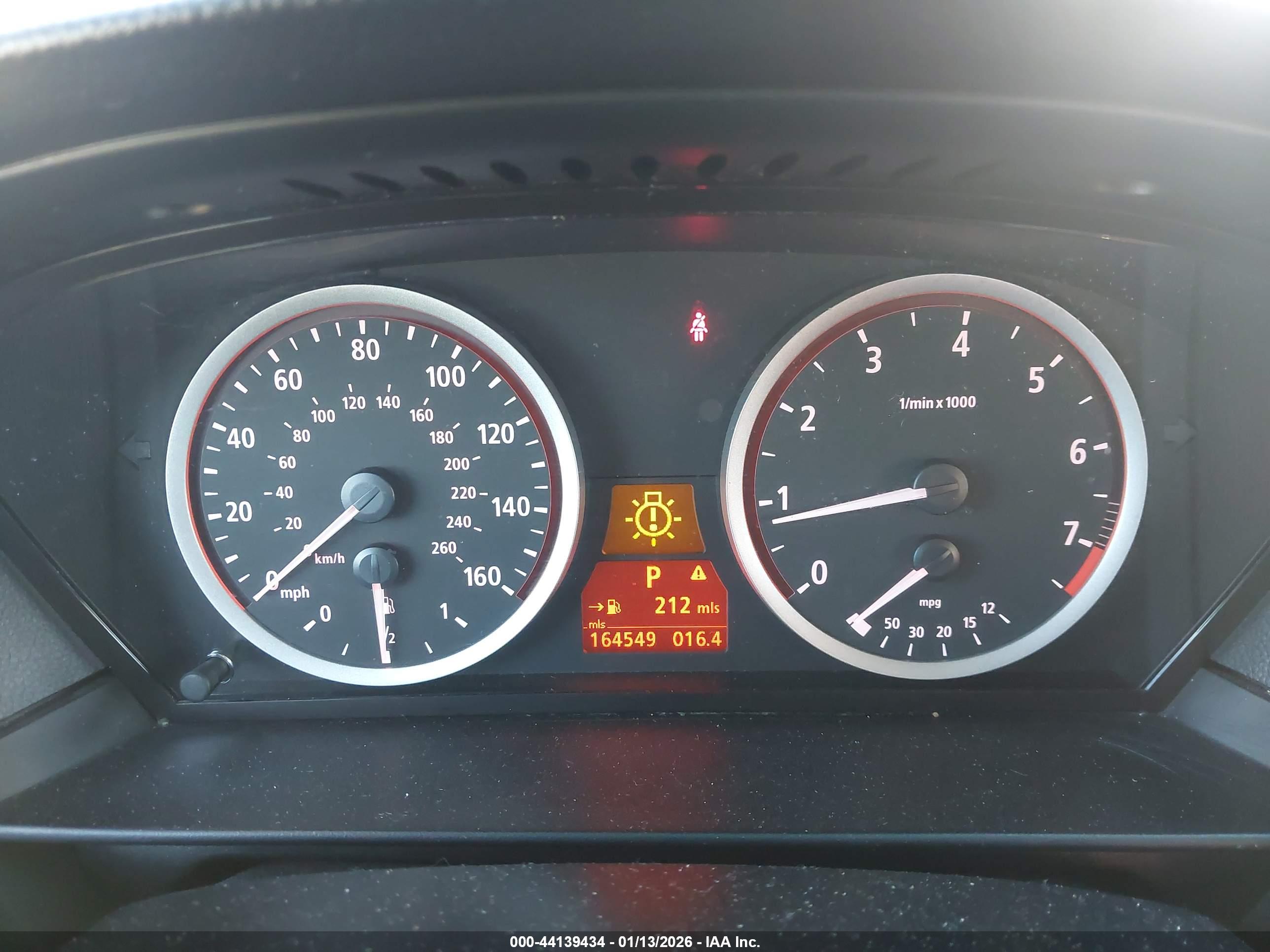 BMW 525XI image 7
