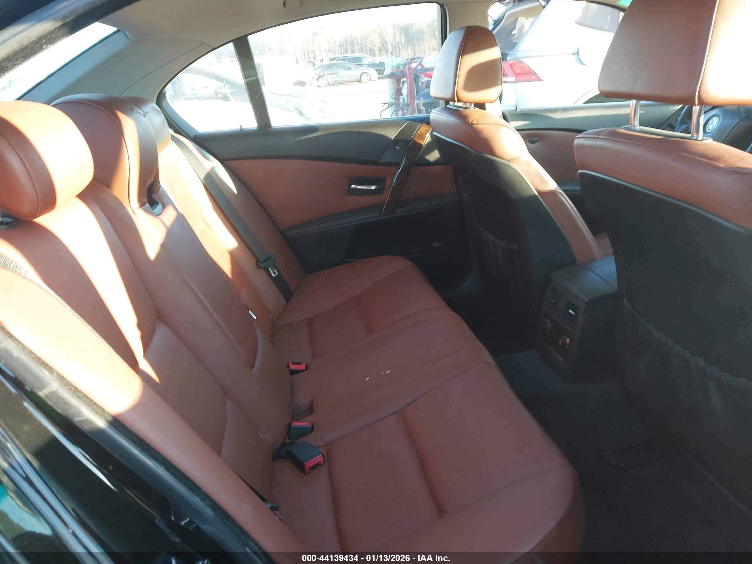 BMW 525XI image 8