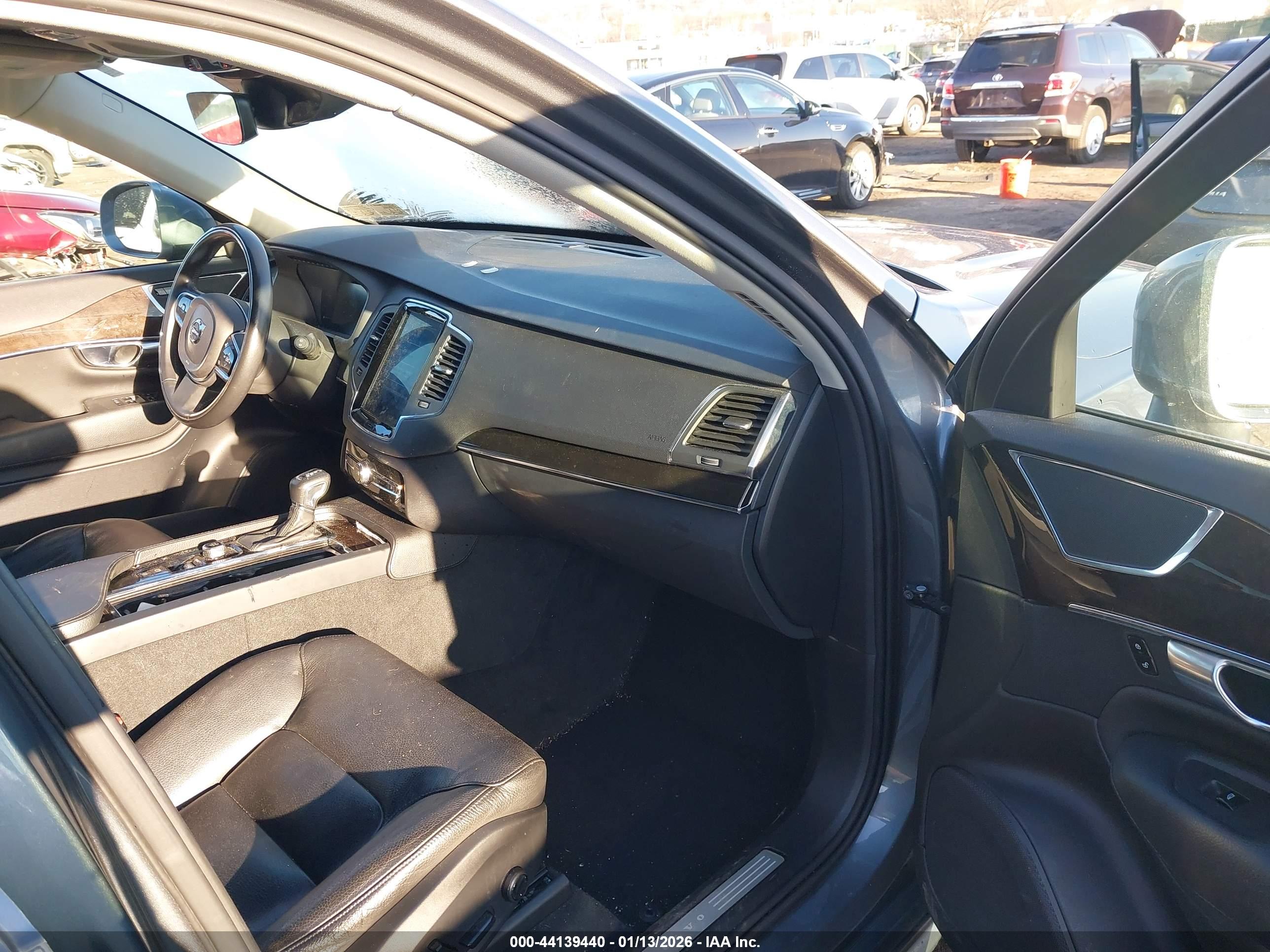 VOLVO XC90 image 5