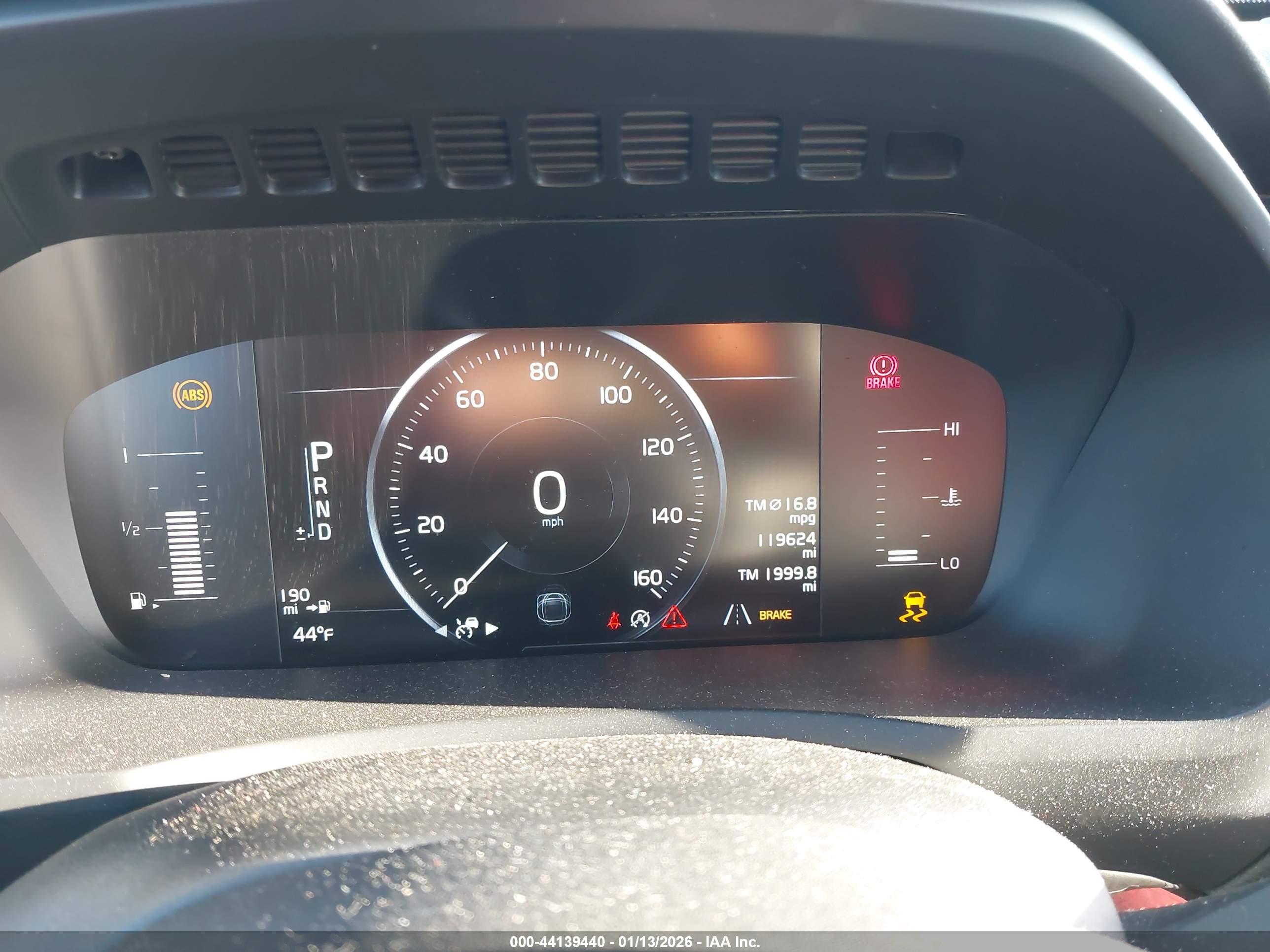 VOLVO XC90 image 7