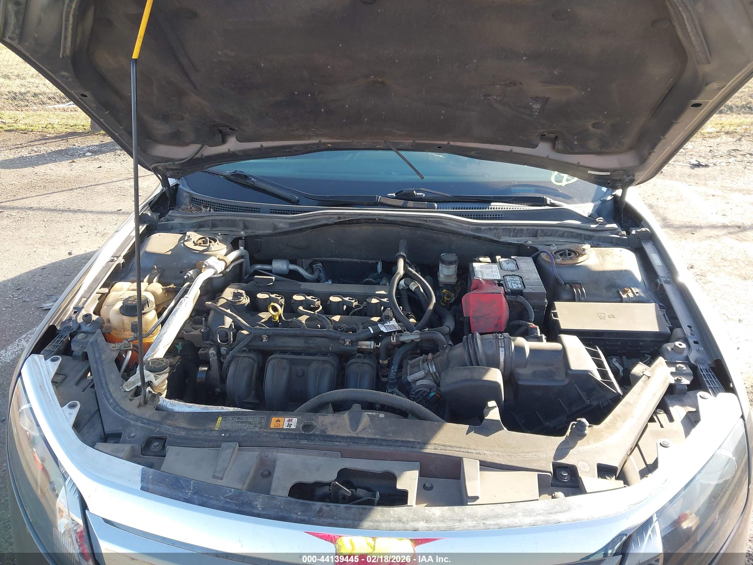 FORD FUSION image 10