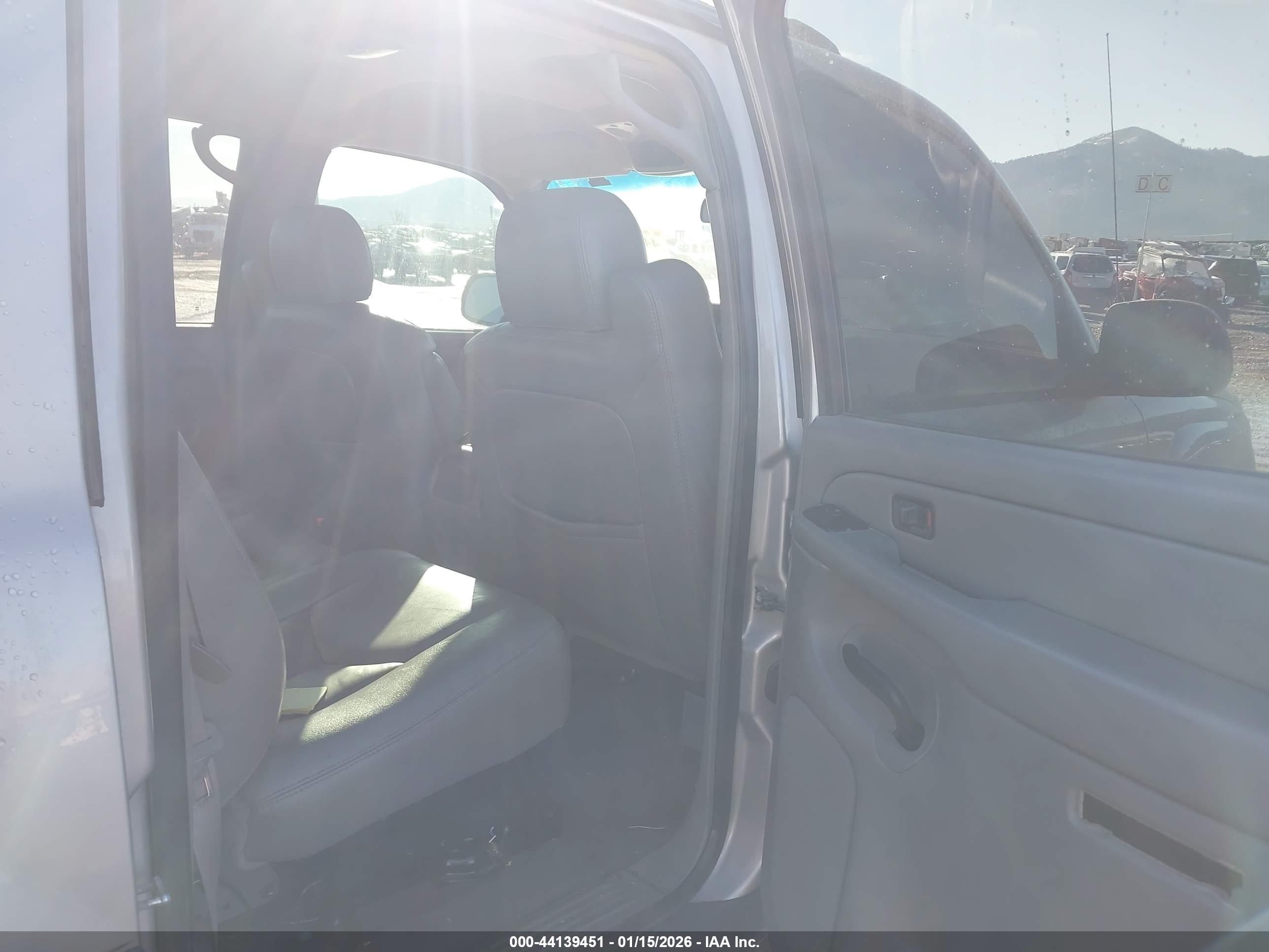 CHEVROLET AVALANCHE image 8