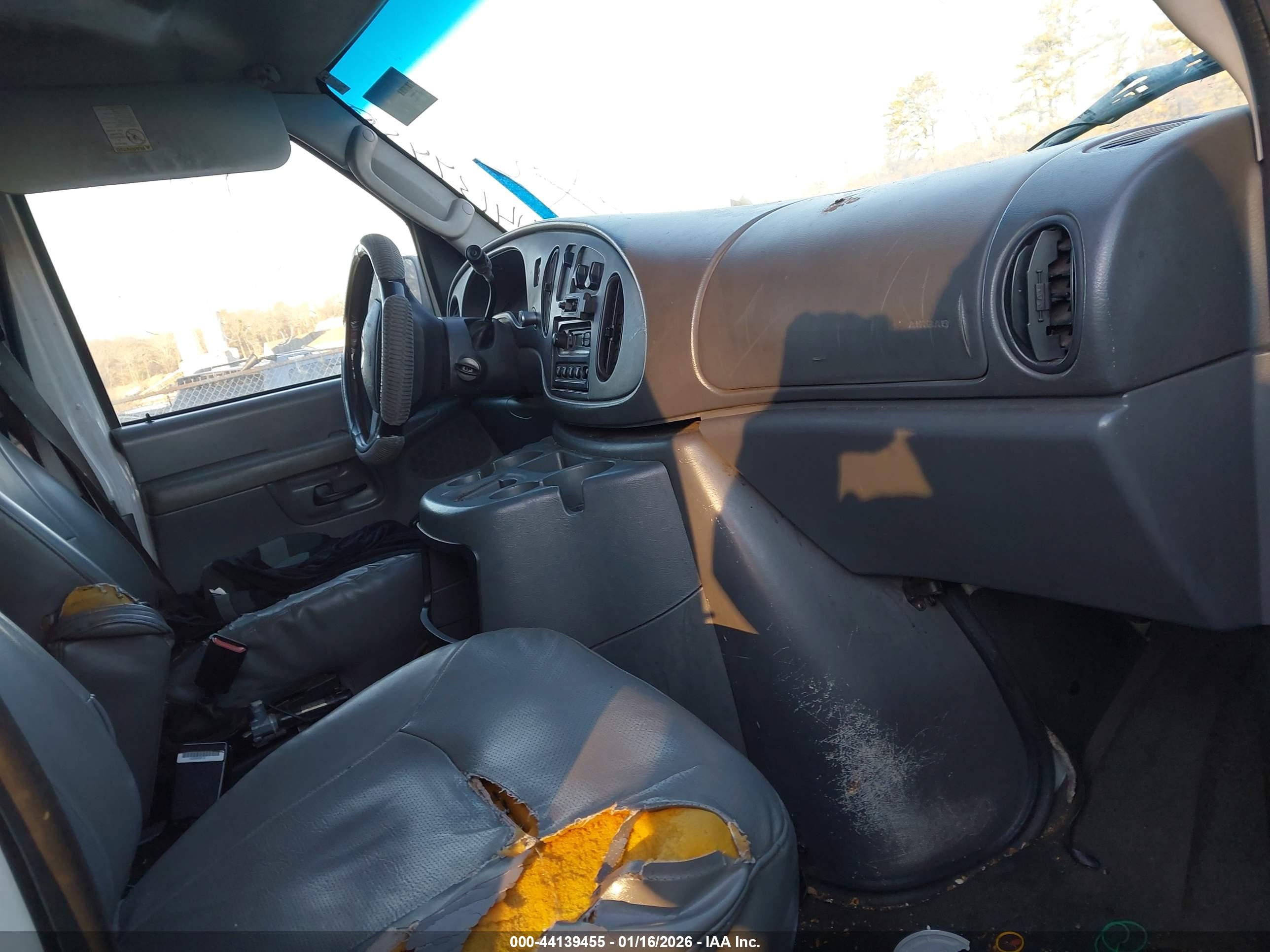 FORD E-350 image 5