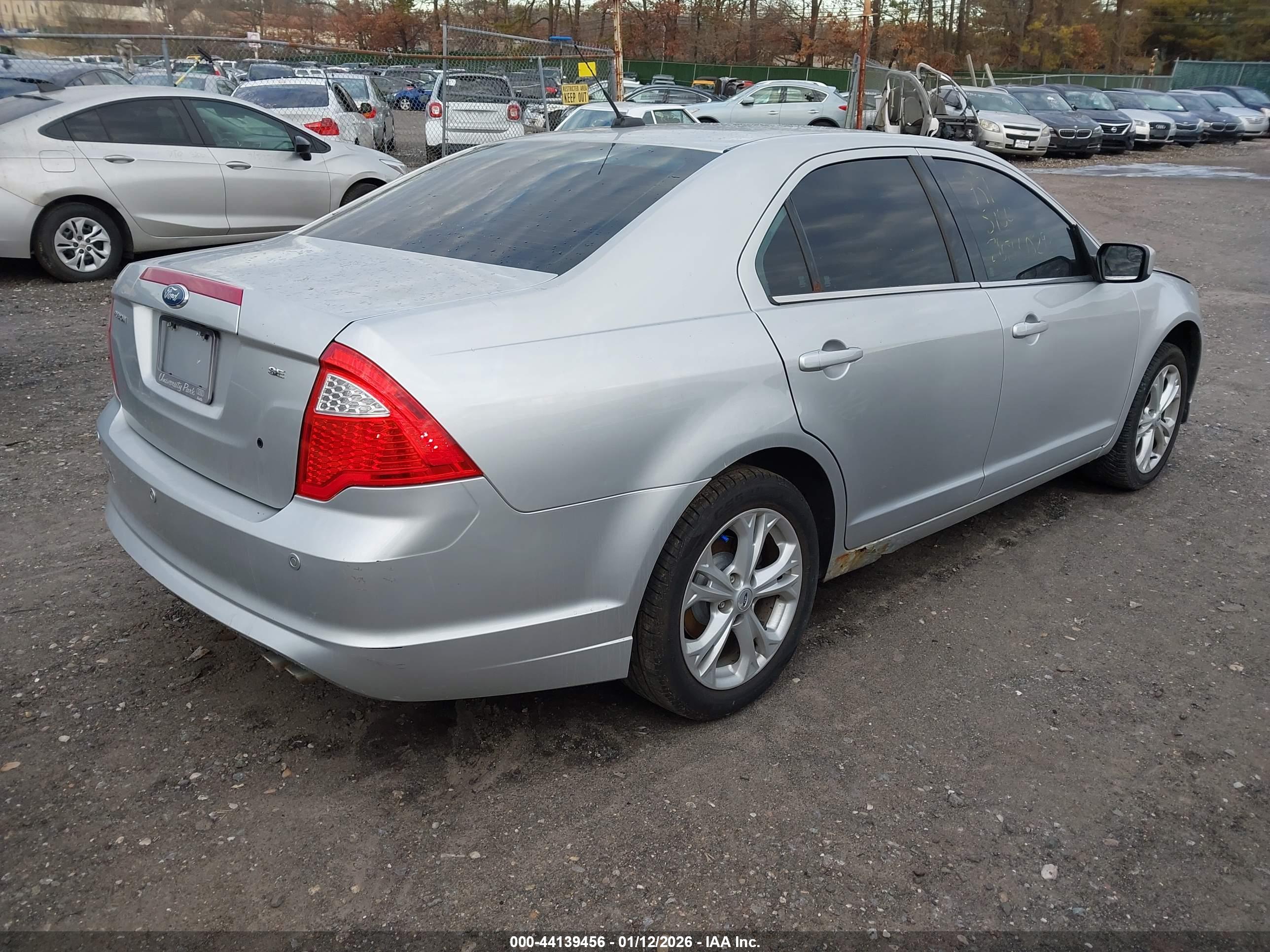 FORD FUSION image 4