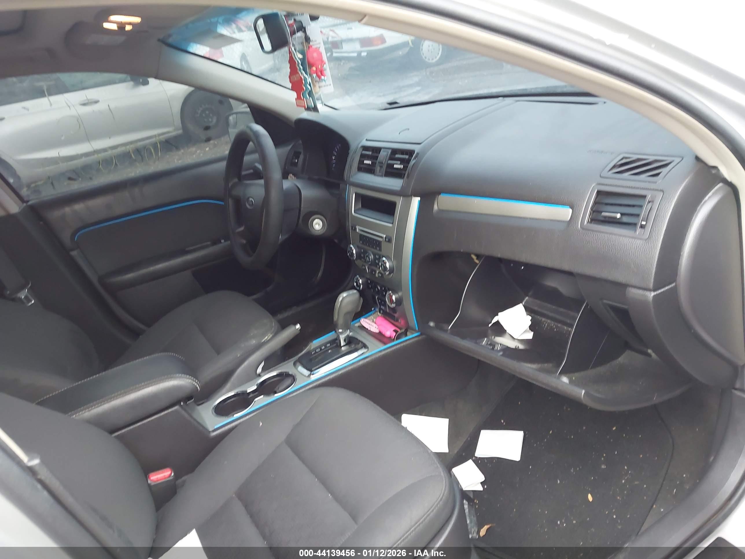 FORD FUSION image 5