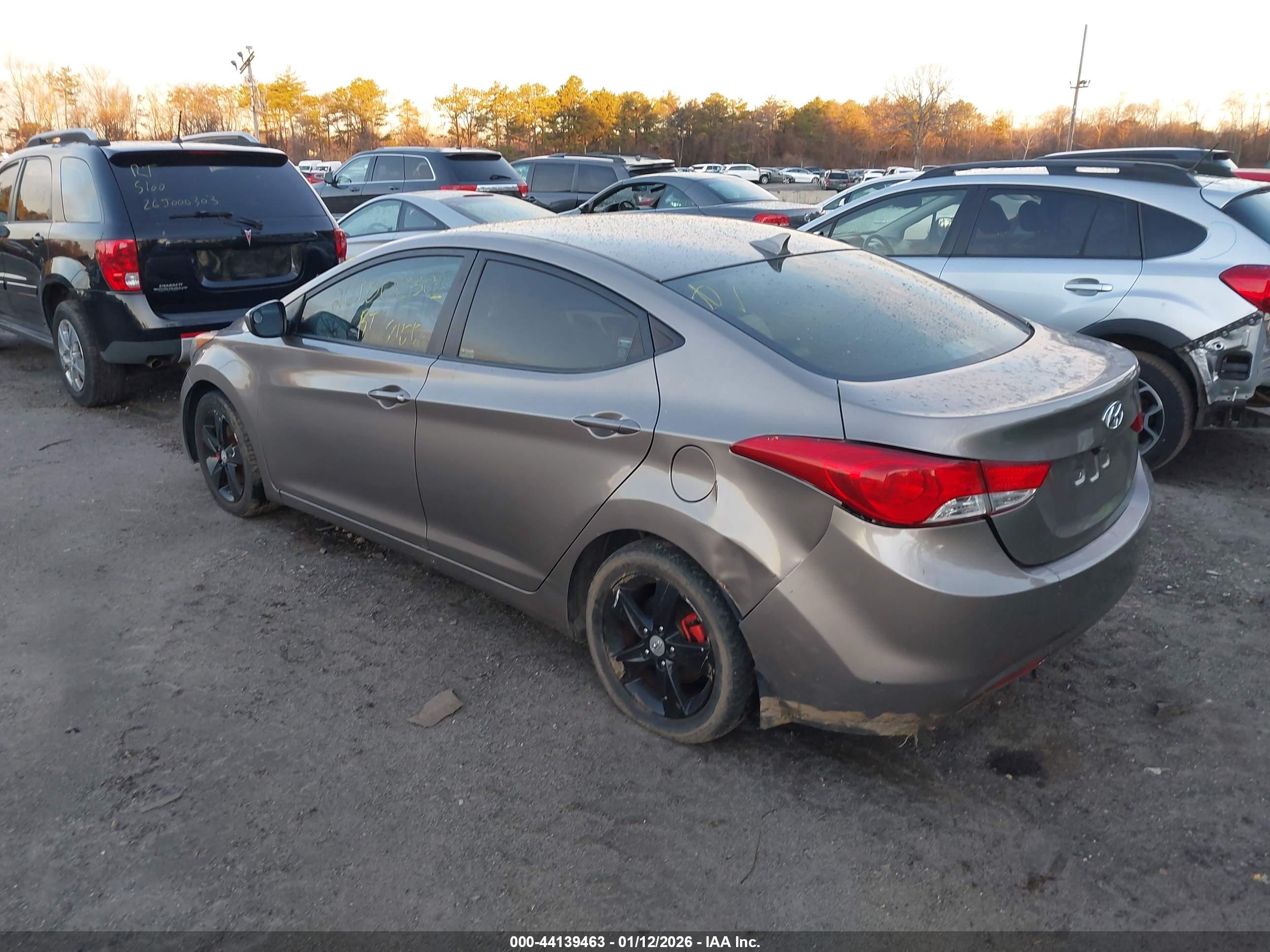HYUNDAI ELANTRA image 3