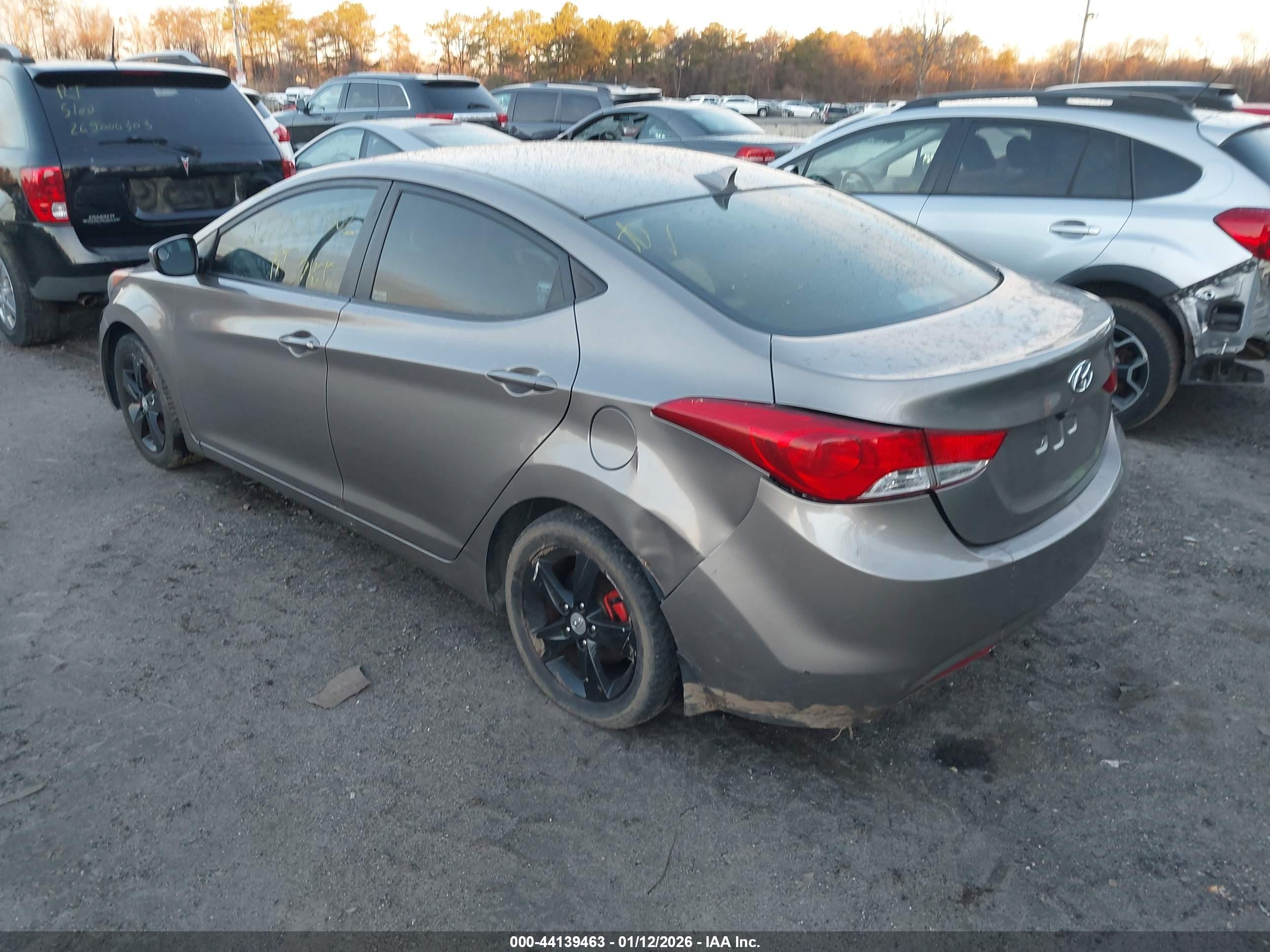 HYUNDAI ELANTRA image 6