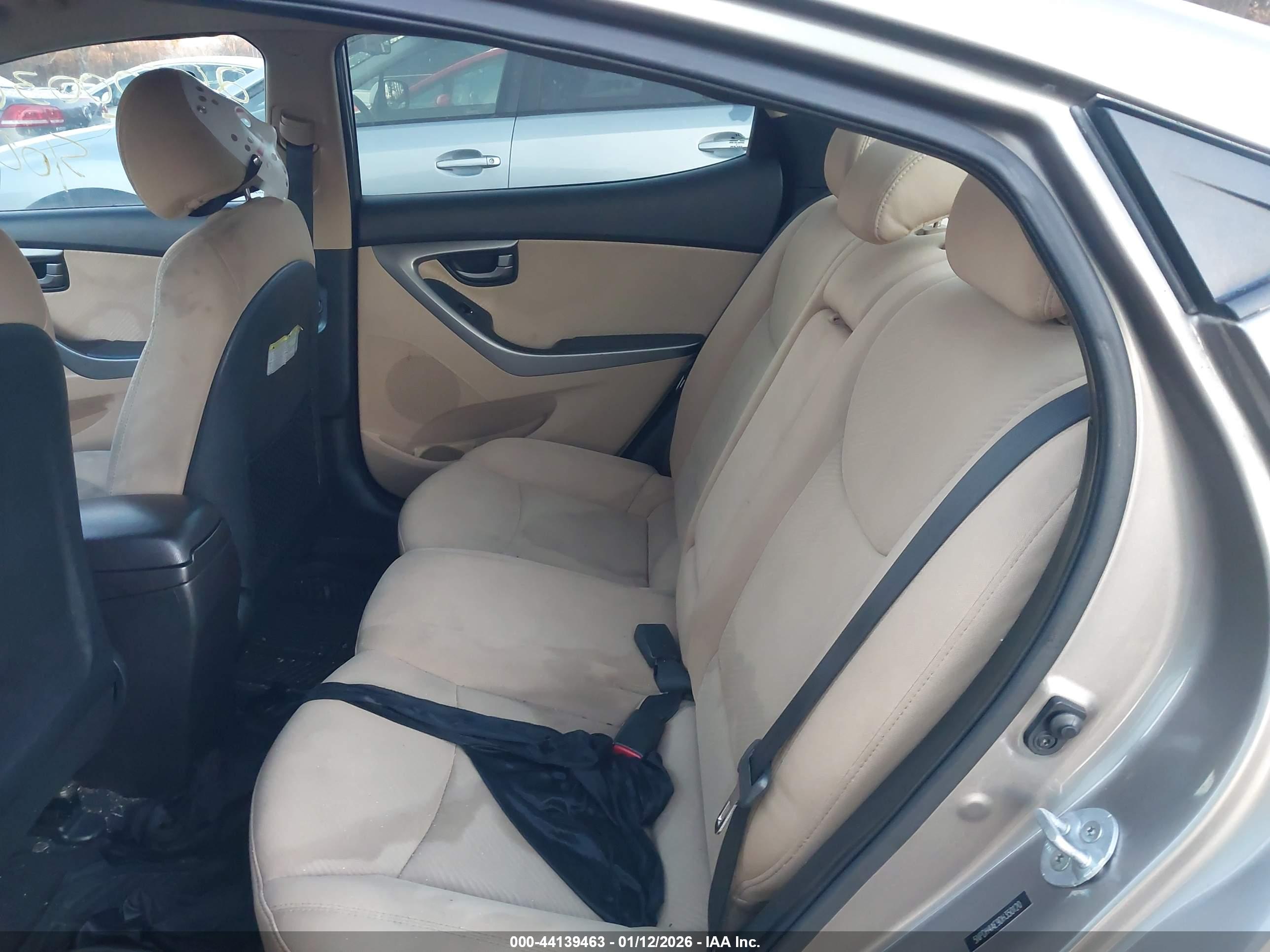 HYUNDAI ELANTRA image 8