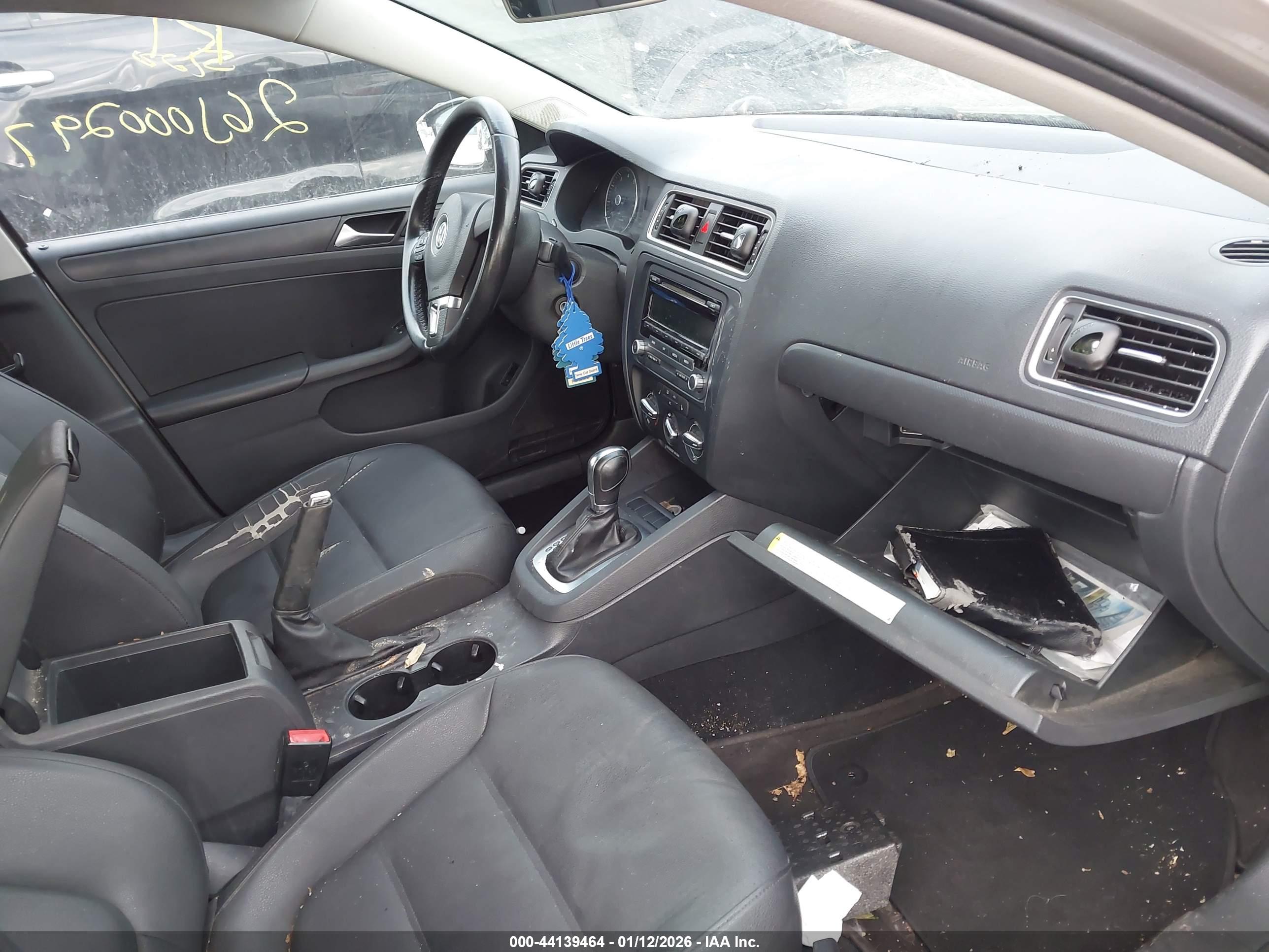 VOLKSWAGEN JETTA image 5
