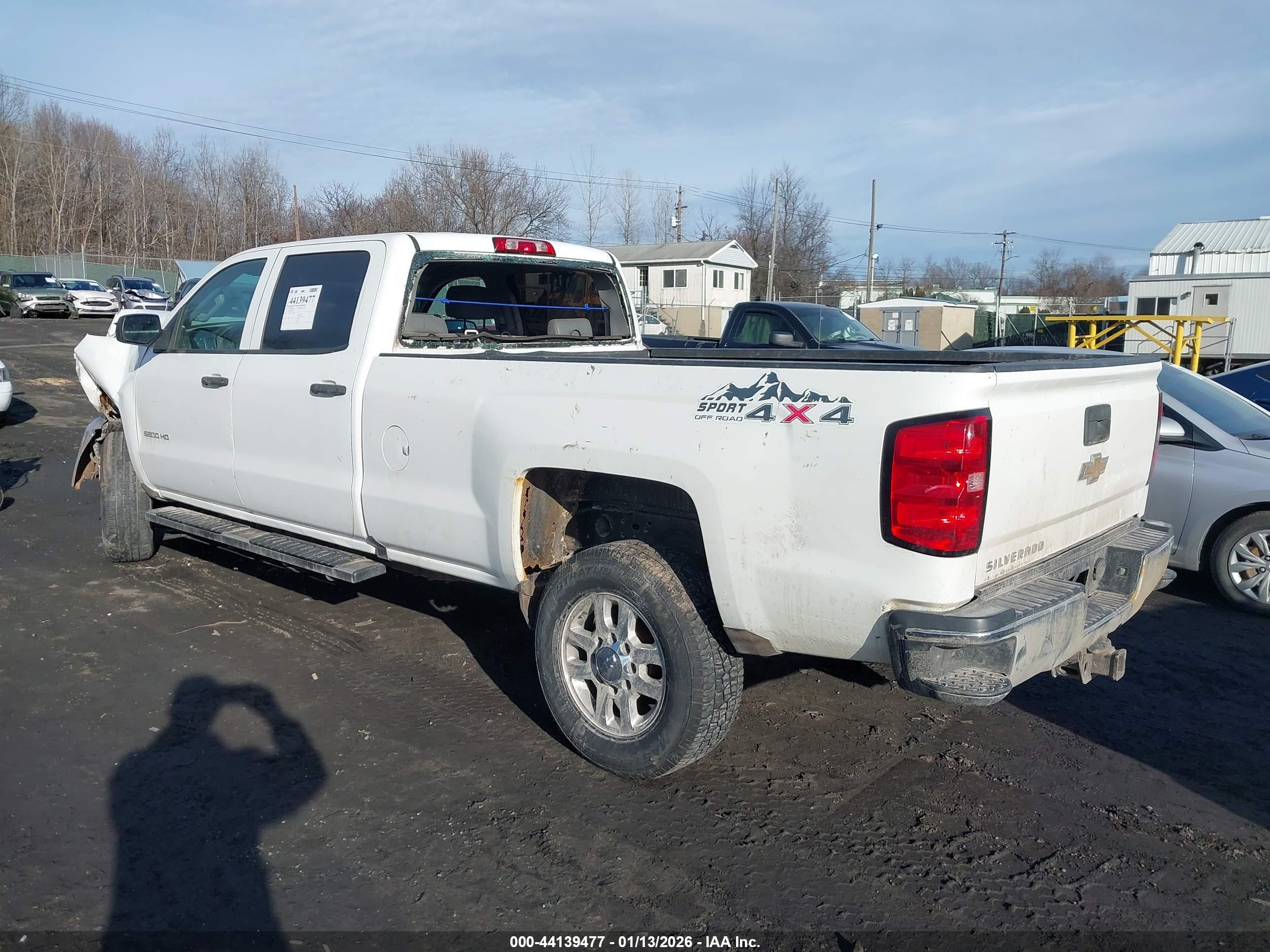CHEVROLET SILVERADO image 3