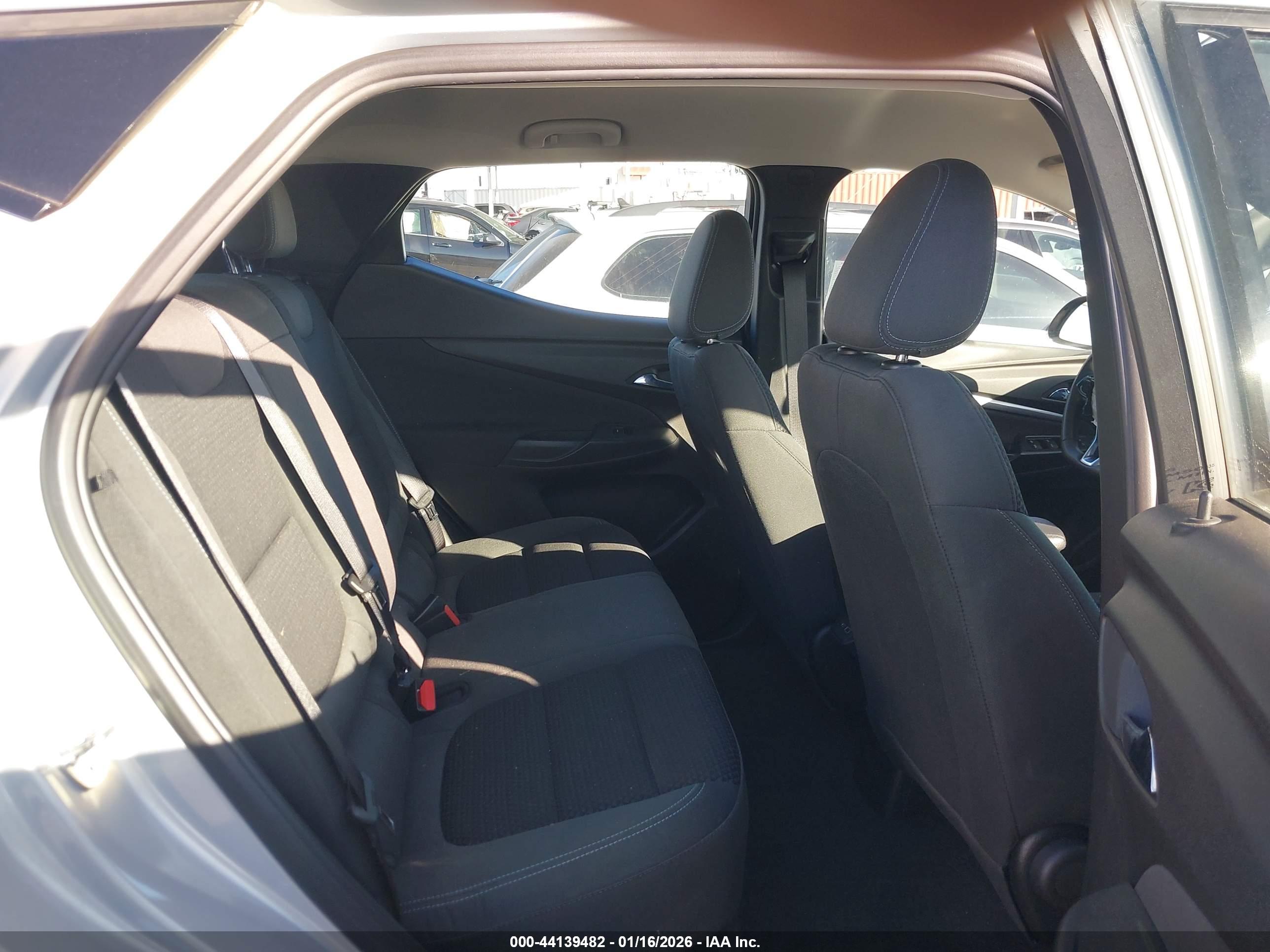 CHEVROLET BOLT image 8
