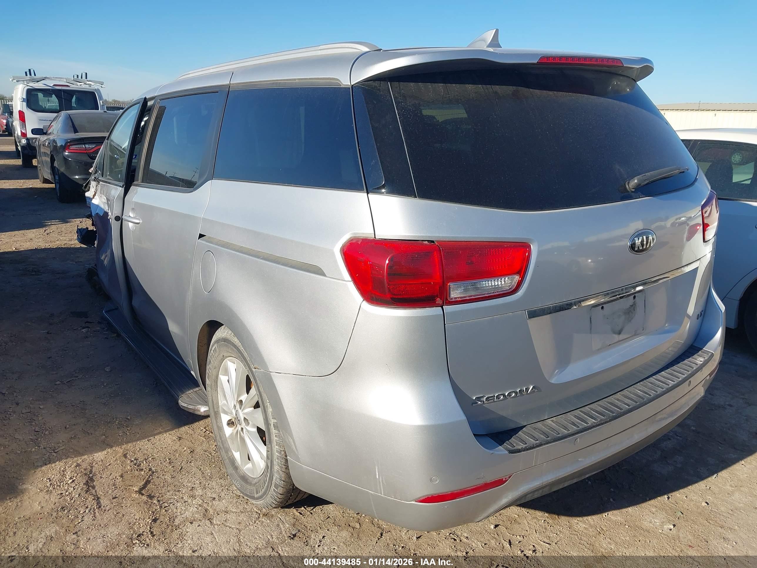 KIA SEDONA image 3