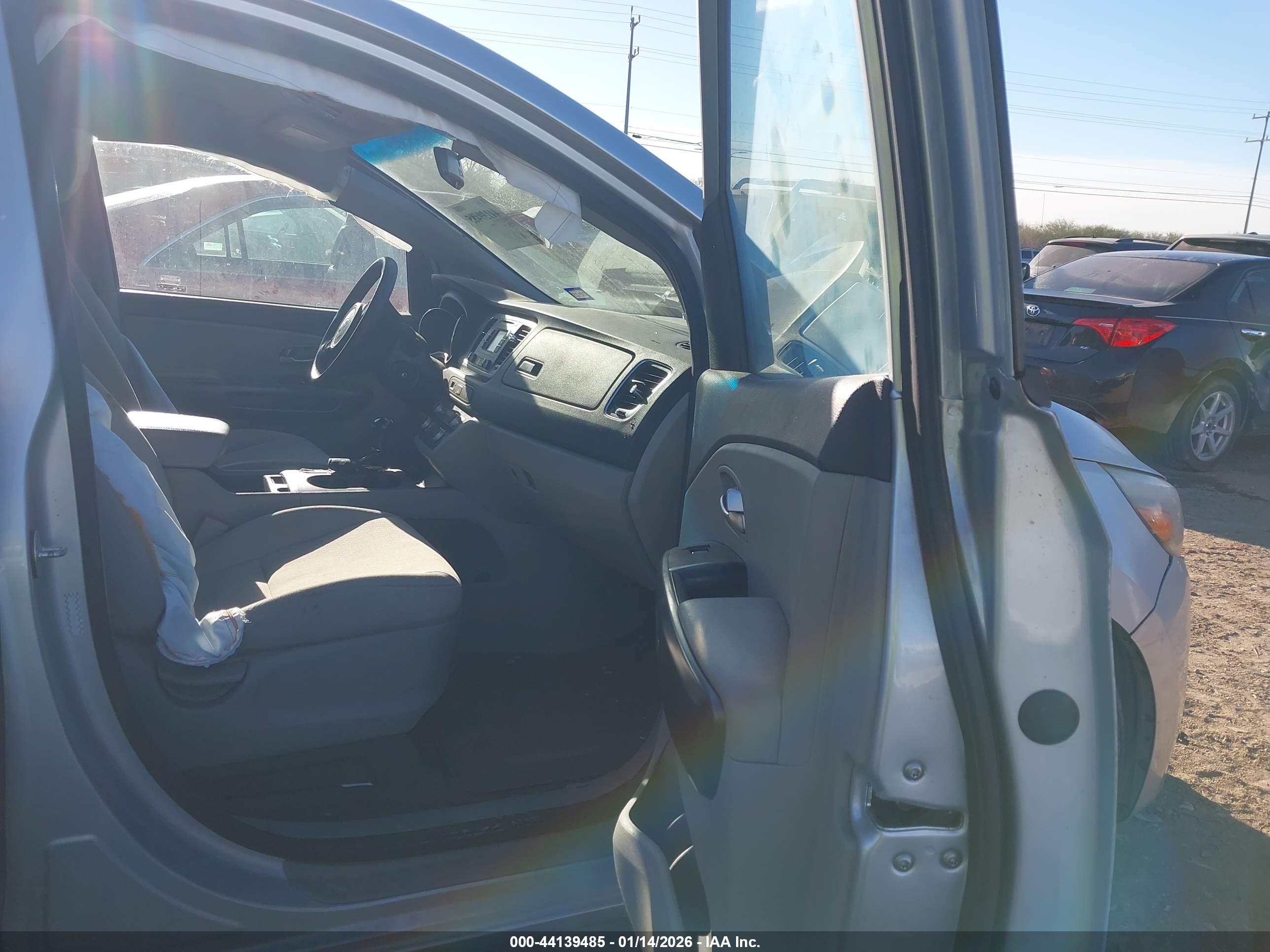 KIA SEDONA image 5