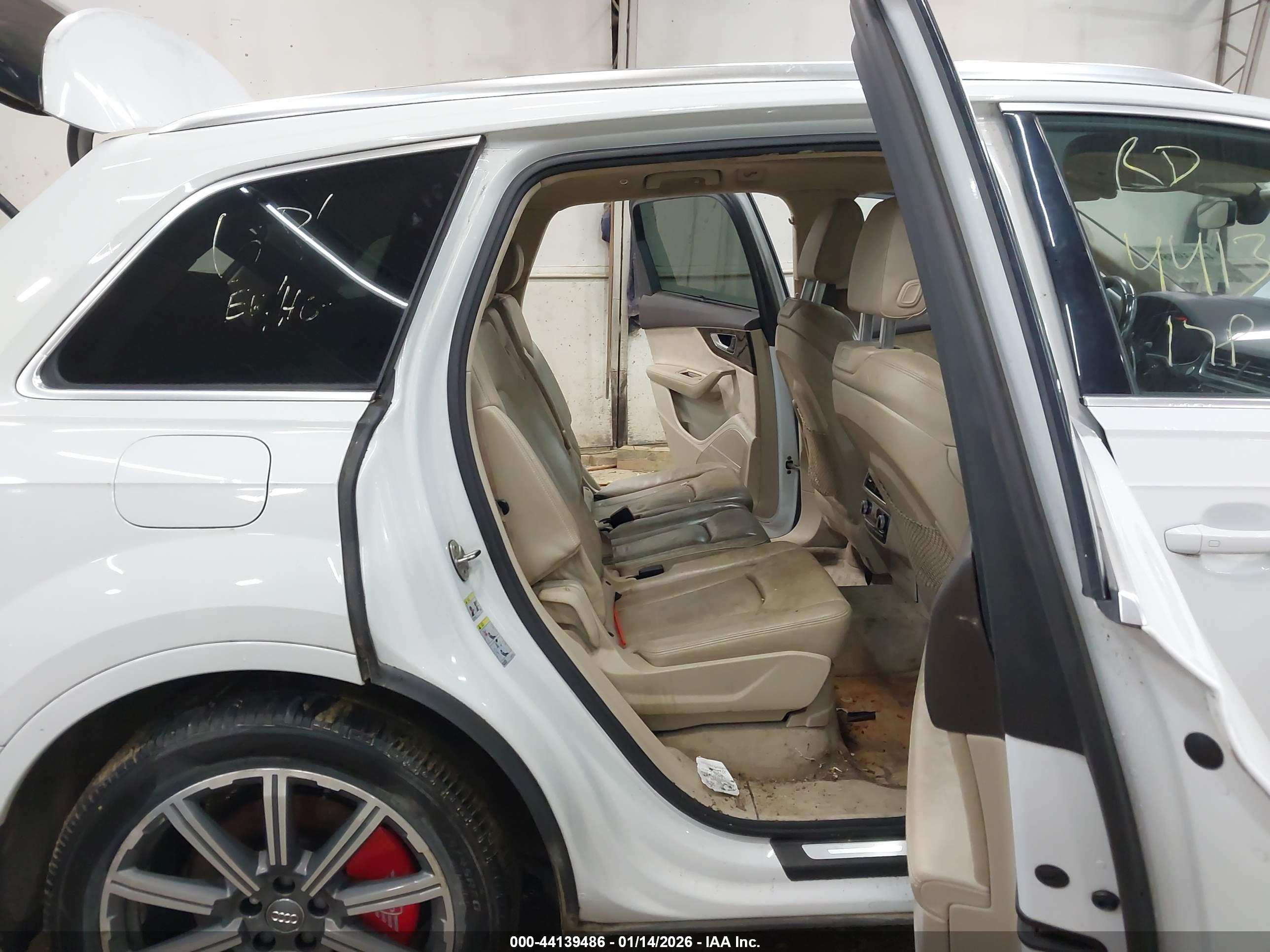 AUDI Q7 image 8