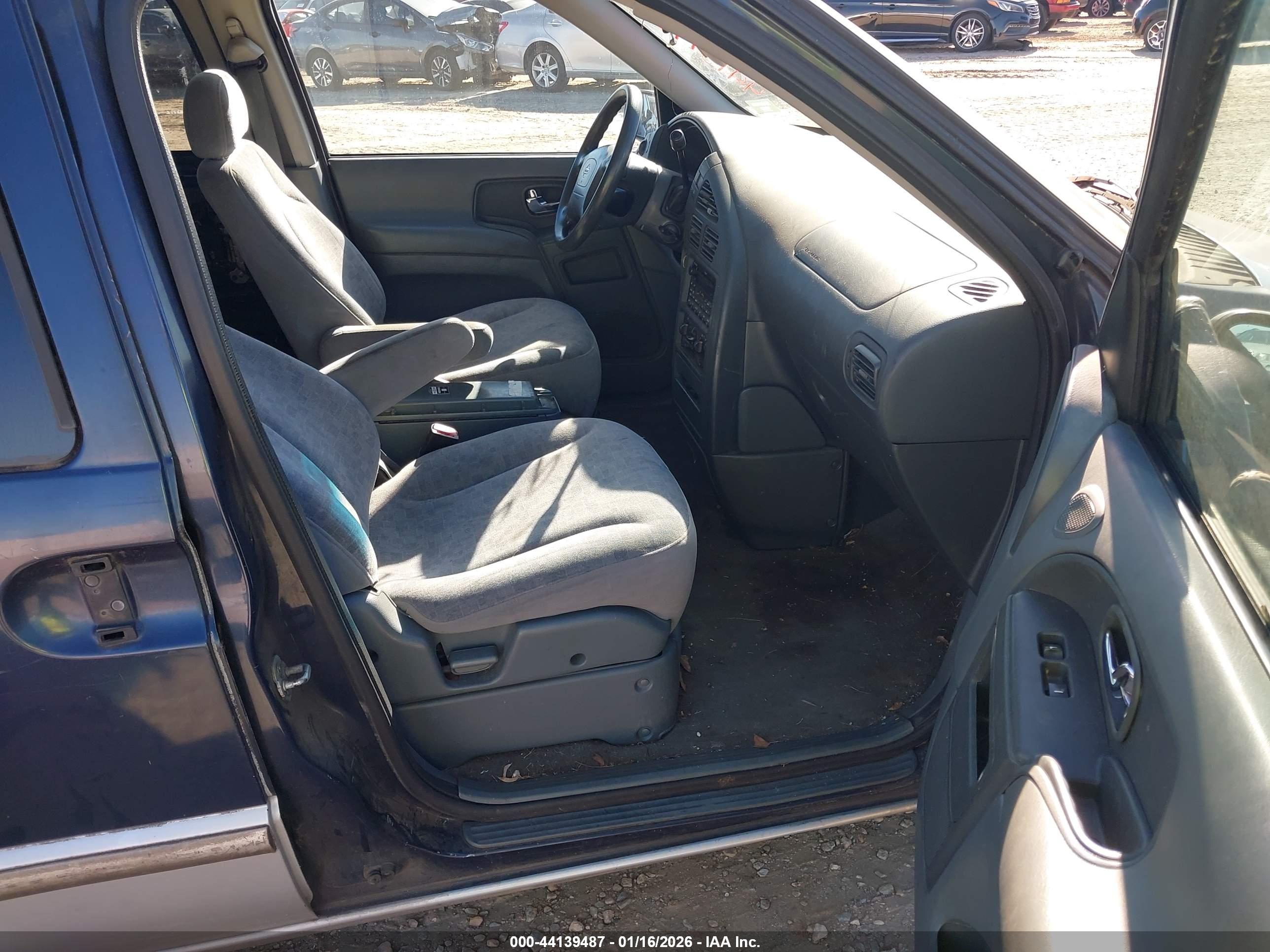 NISSAN QUEST image 5