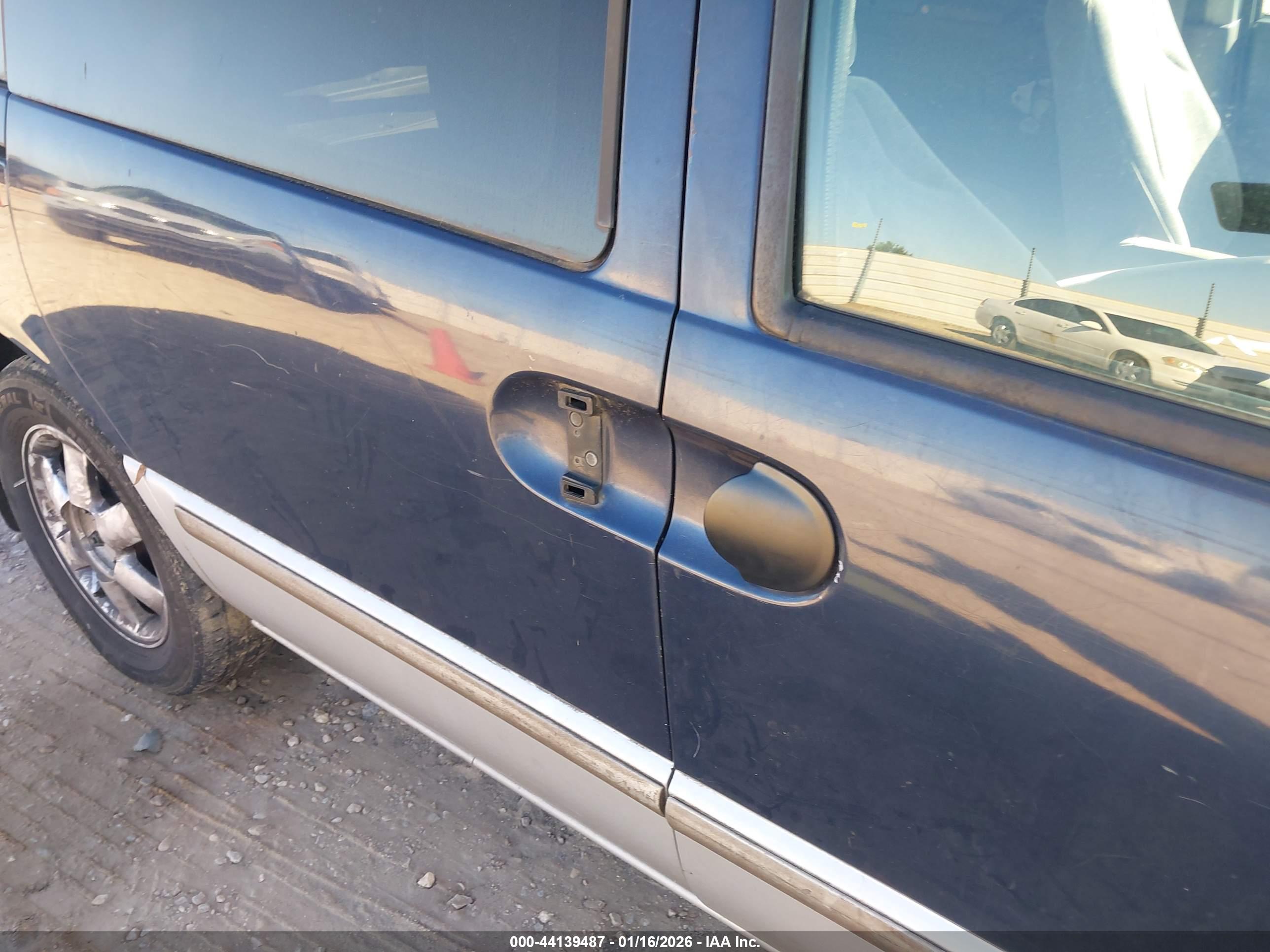 NISSAN QUEST image 6