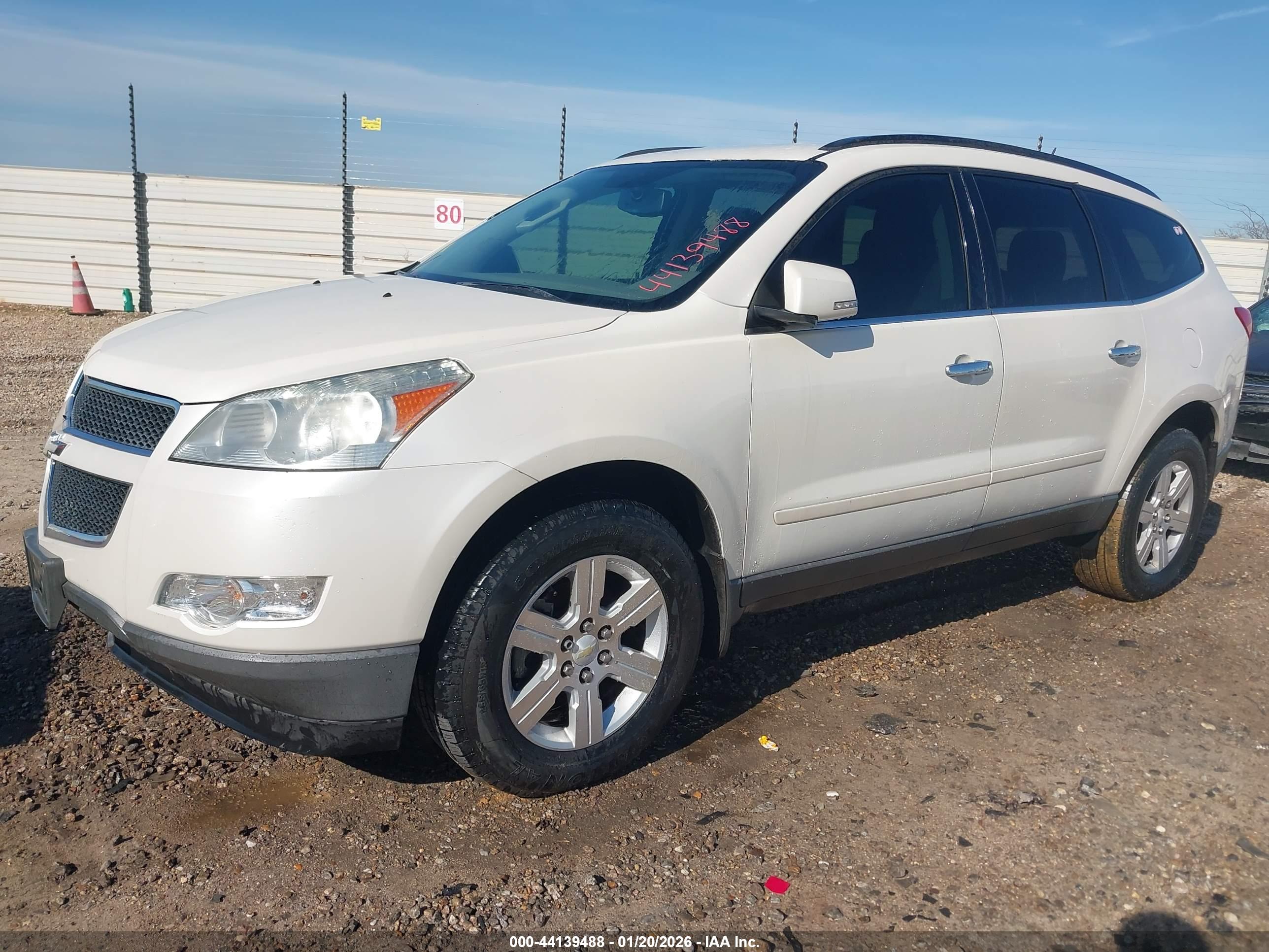CHEVROLET TRAVERSE image 2